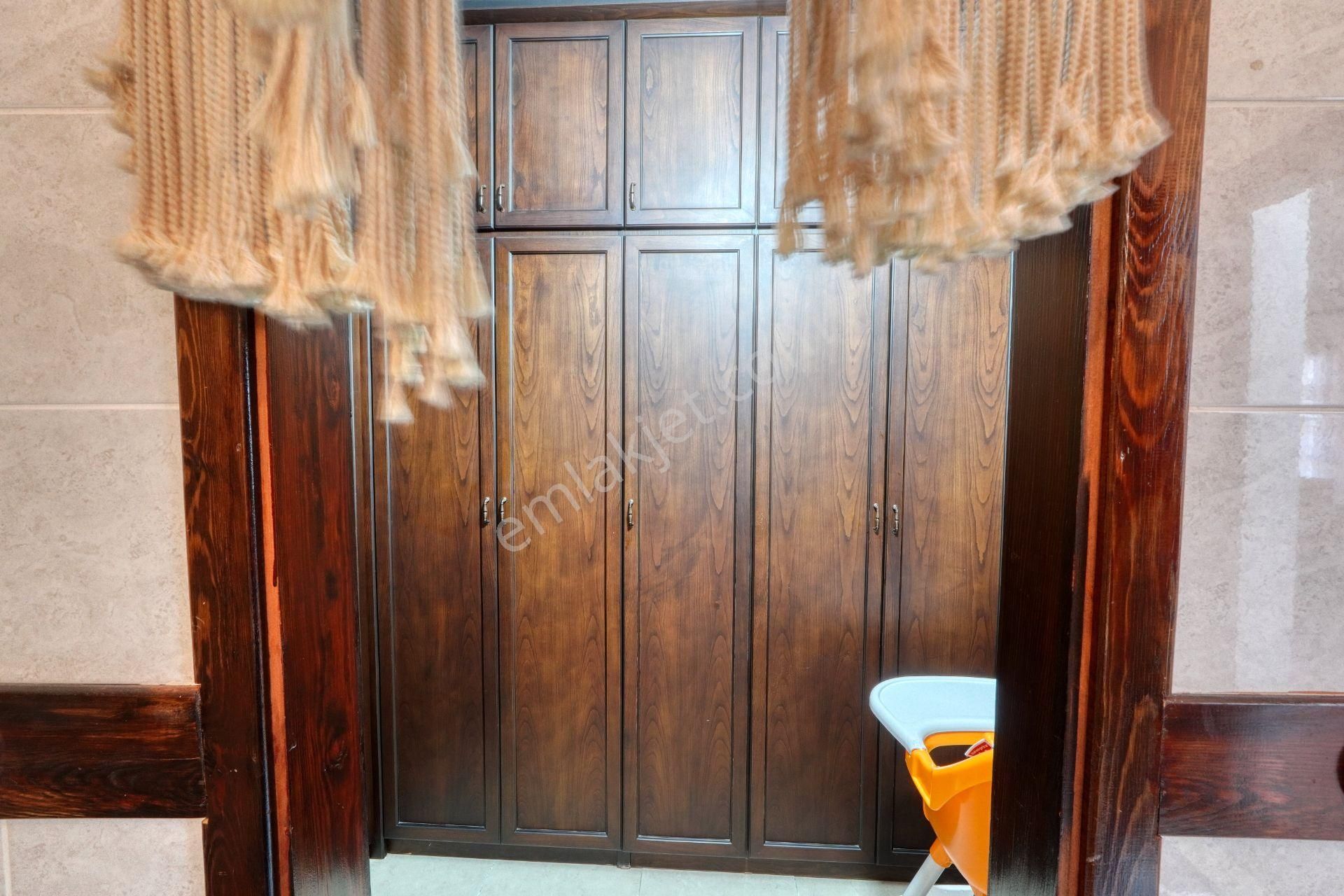 Kemalpaşa Tropikal Sitesinde Orman Manzaralı Villa - Görsel 15