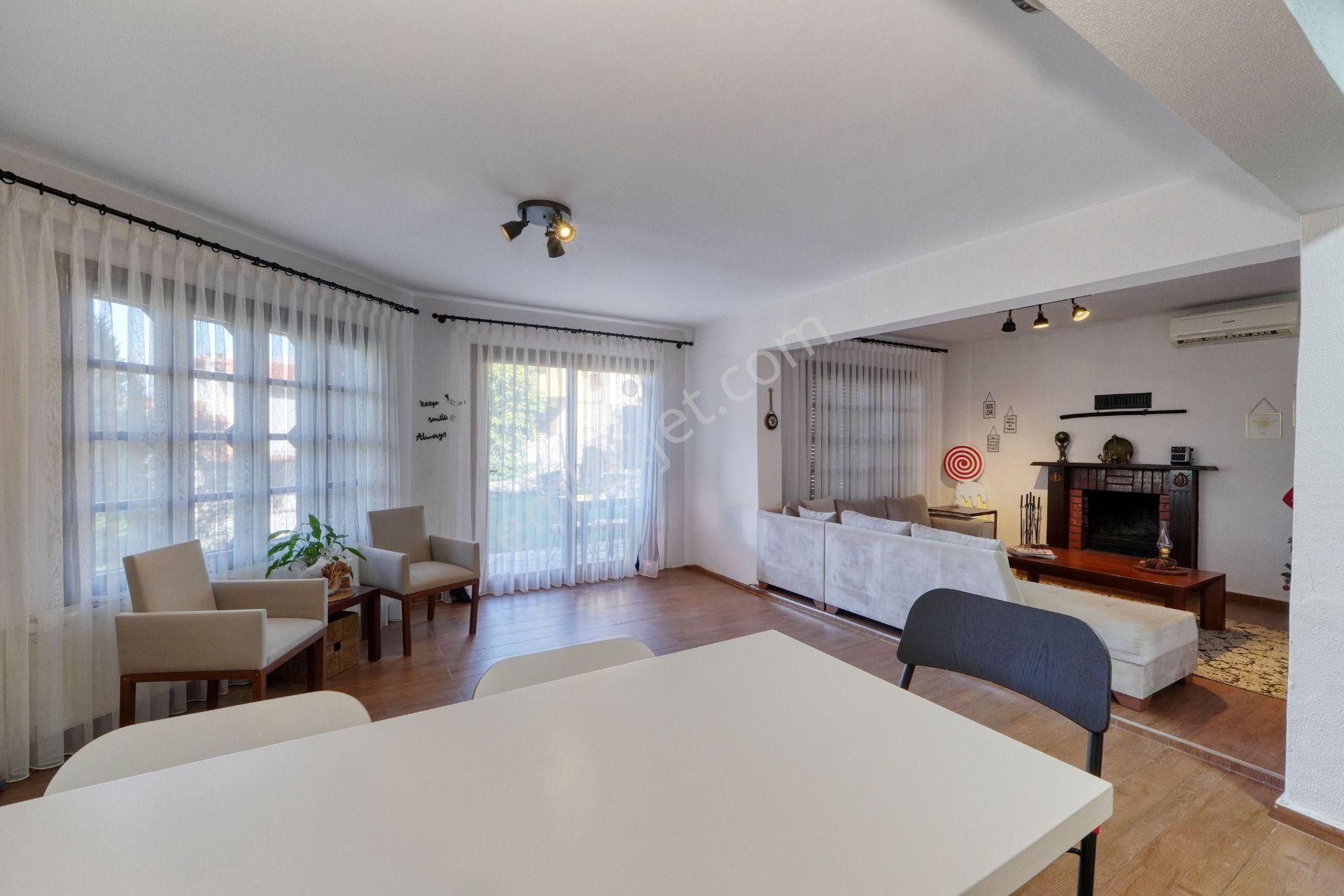 Kemalpaşa Tropikal Sitesinde Orman Manzaralı Villa - Görsel 9