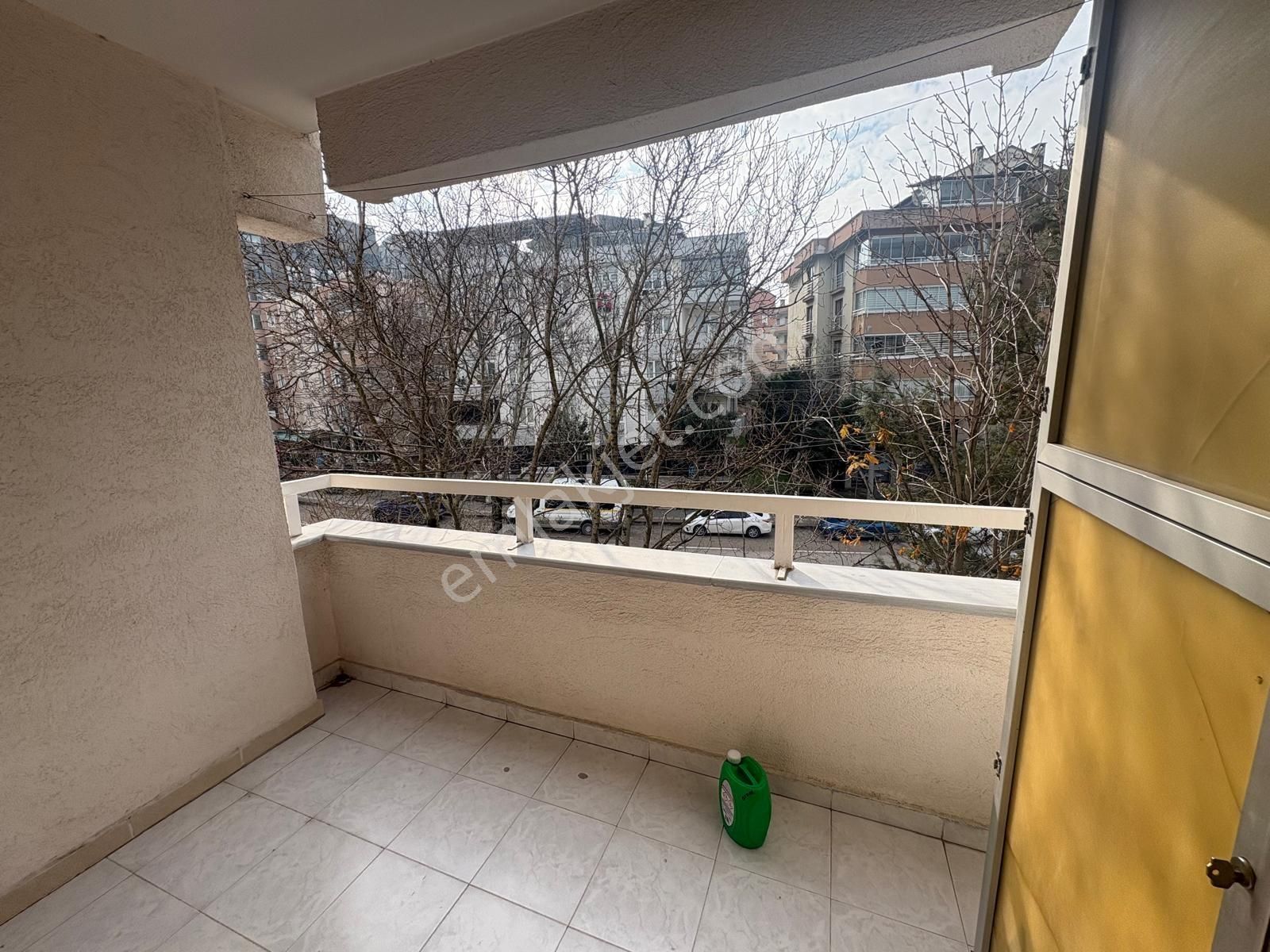 Beşevler Caddesinde Geniş Ve Ferah Daire - Görsel 11