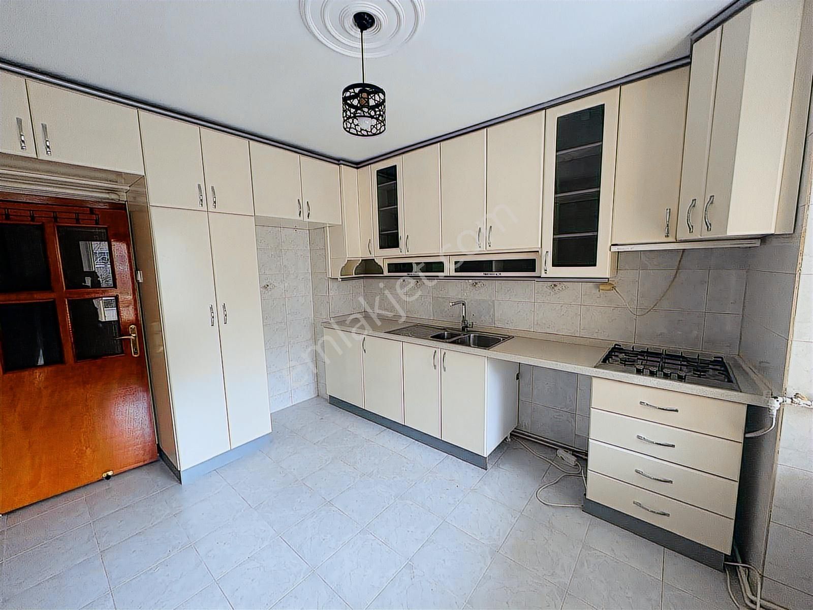 Beşevler Caddesinde Geniş Ve Ferah Daire - Görsel 9