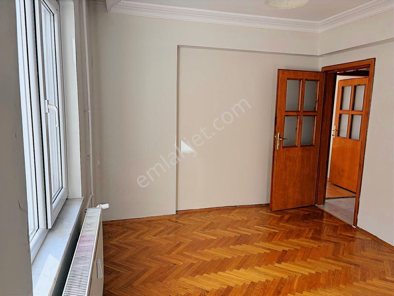 Beşevler Caddesinde Geniş Ve Ferah Daire - Görsel 16