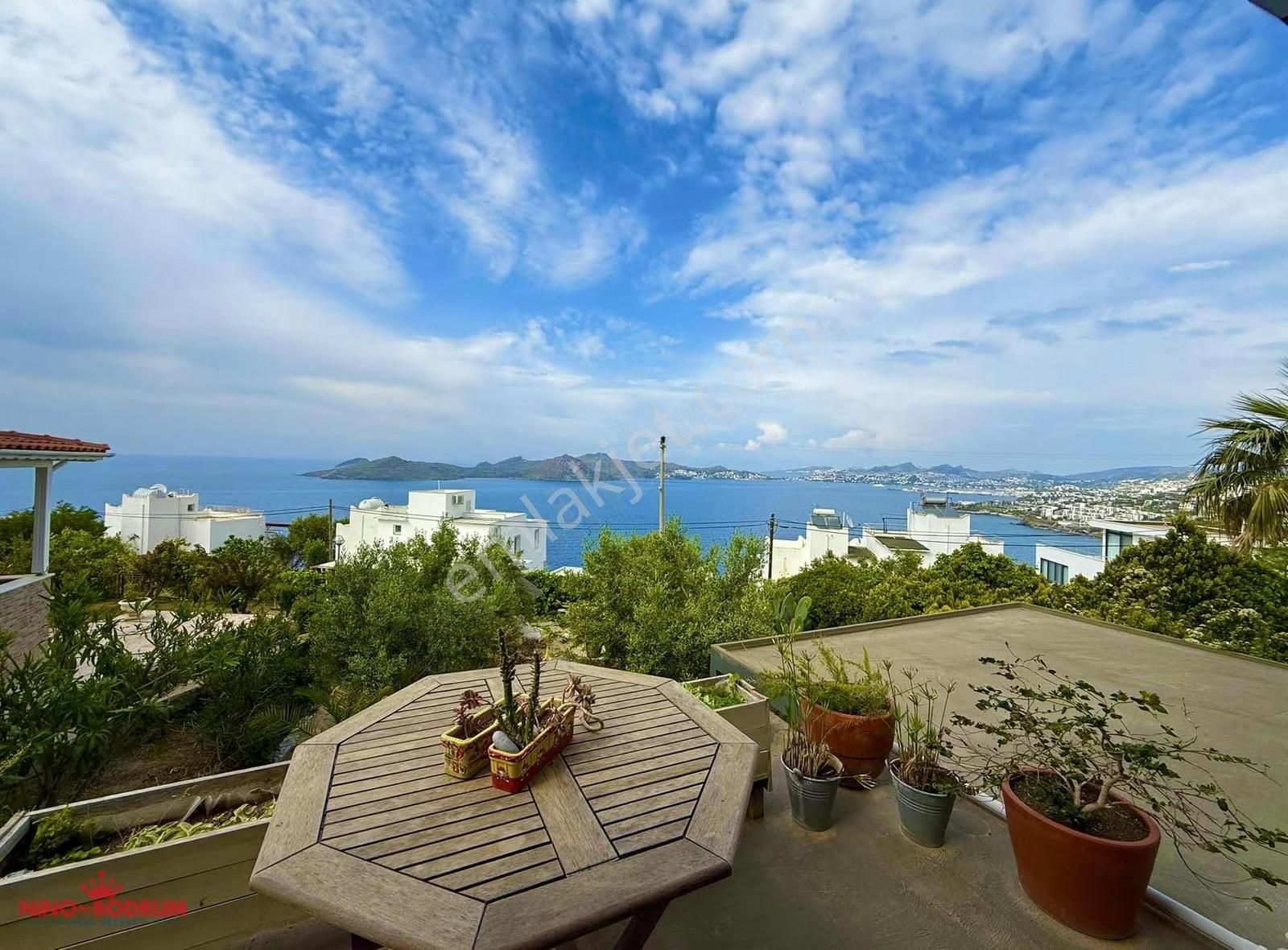 Yalıkavakta Sezonda Kiralık Geniş Bahçeli Full Manzaralı Villa - Görsel 17