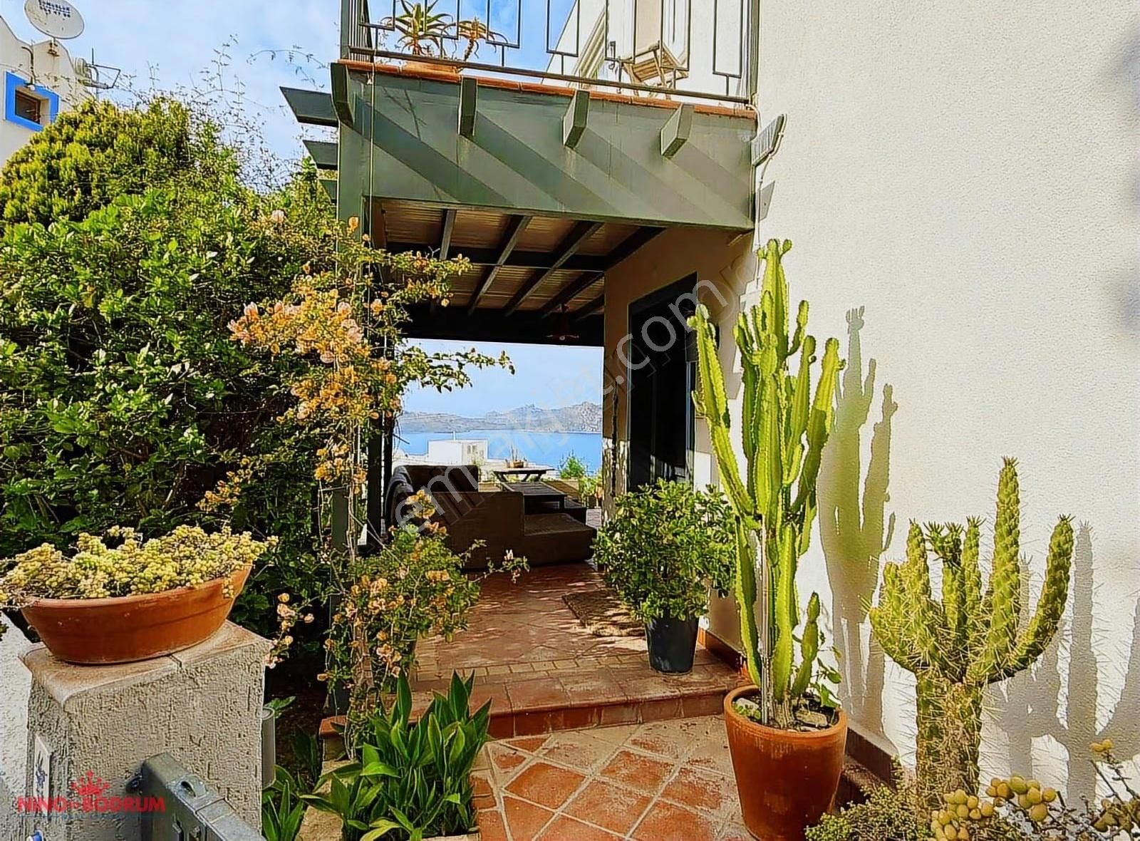 Yalıkavakta Sezonda Kiralık Geniş Bahçeli Full Manzaralı Villa - Görsel 30