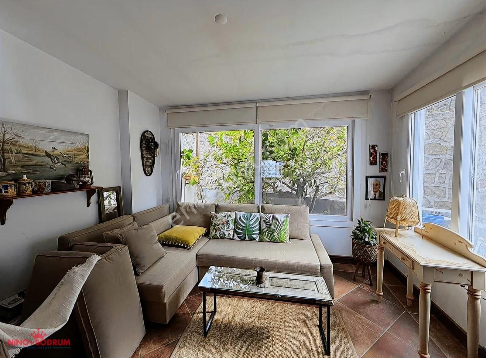 Yalıkavakta Sezonda Kiralık Geniş Bahçeli Full Manzaralı Villa - Görsel 26