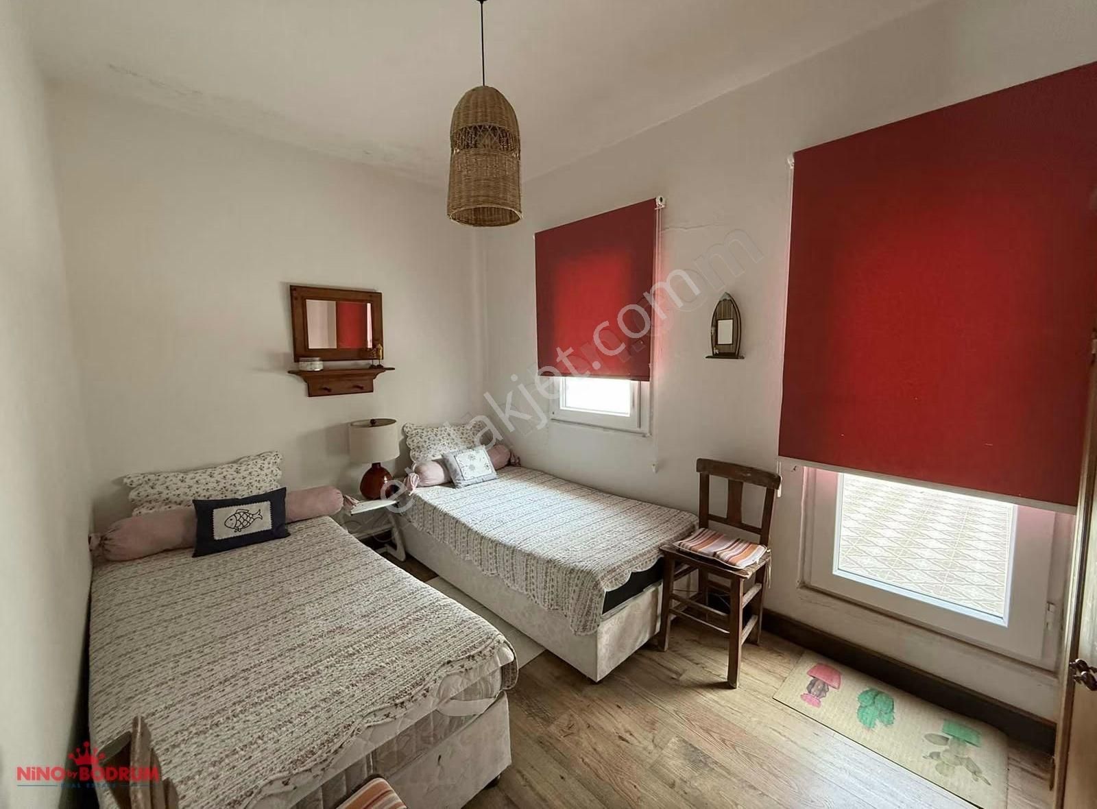 Yalıkavakta Sezonda Kiralık Geniş Bahçeli Full Manzaralı Villa - Görsel 19