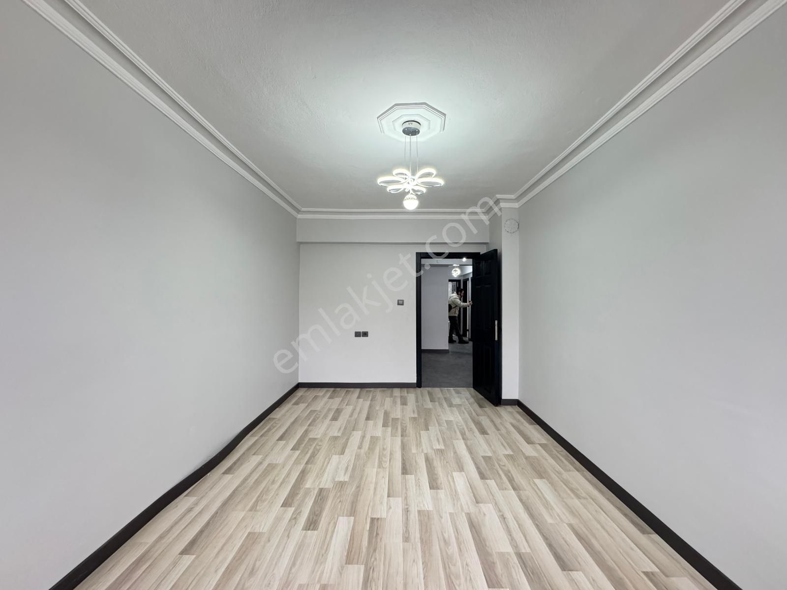 Ufuk Kılıç Emlak'tan Saray Merkezde 3+1 Ful Yapılı Daire - Görsel 18