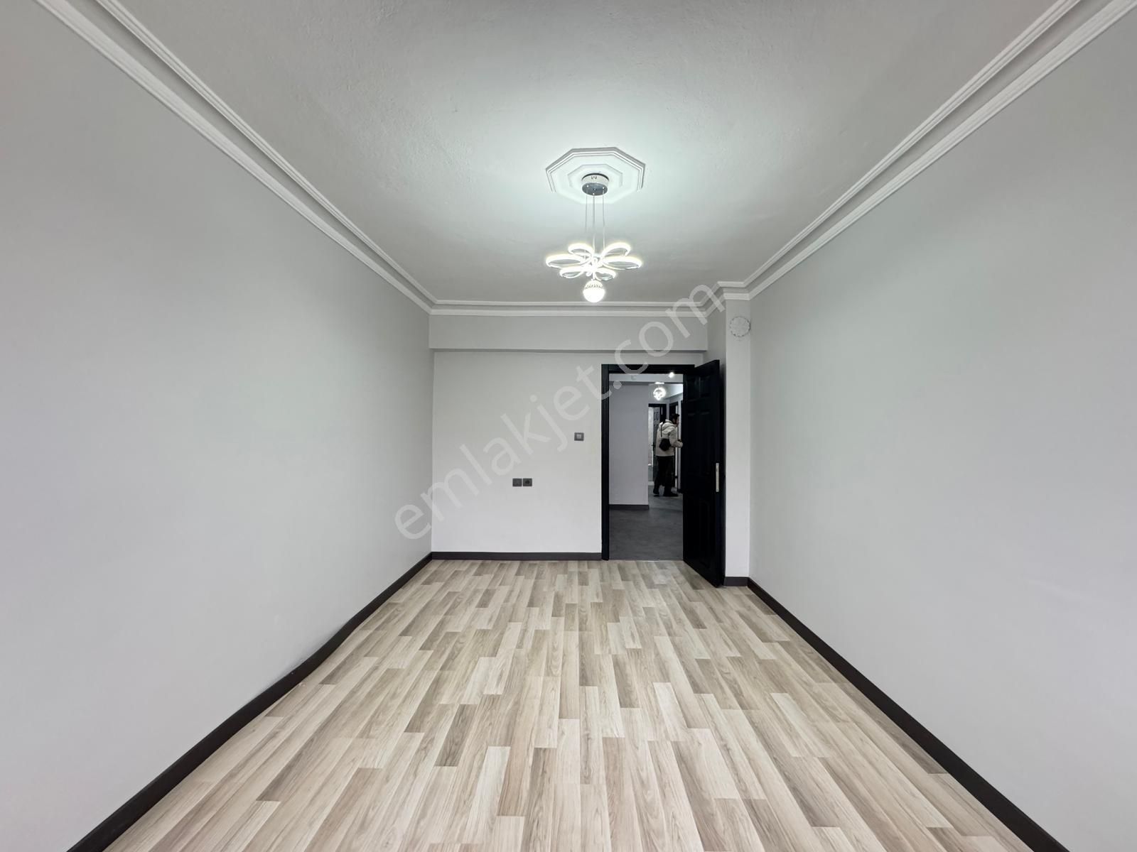 Ufuk Kılıç Emlak'tan Saray Merkezde 3+1 Ful Yapılı Daire - Görsel 16