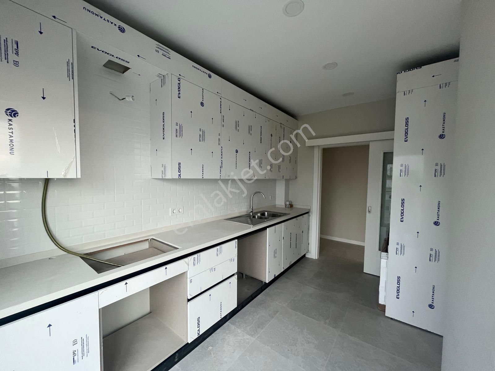 Bostancı'da Ferah Deniz Manzaralı, 100m² Net, 3+1 Satılık Daire - Görsel 15