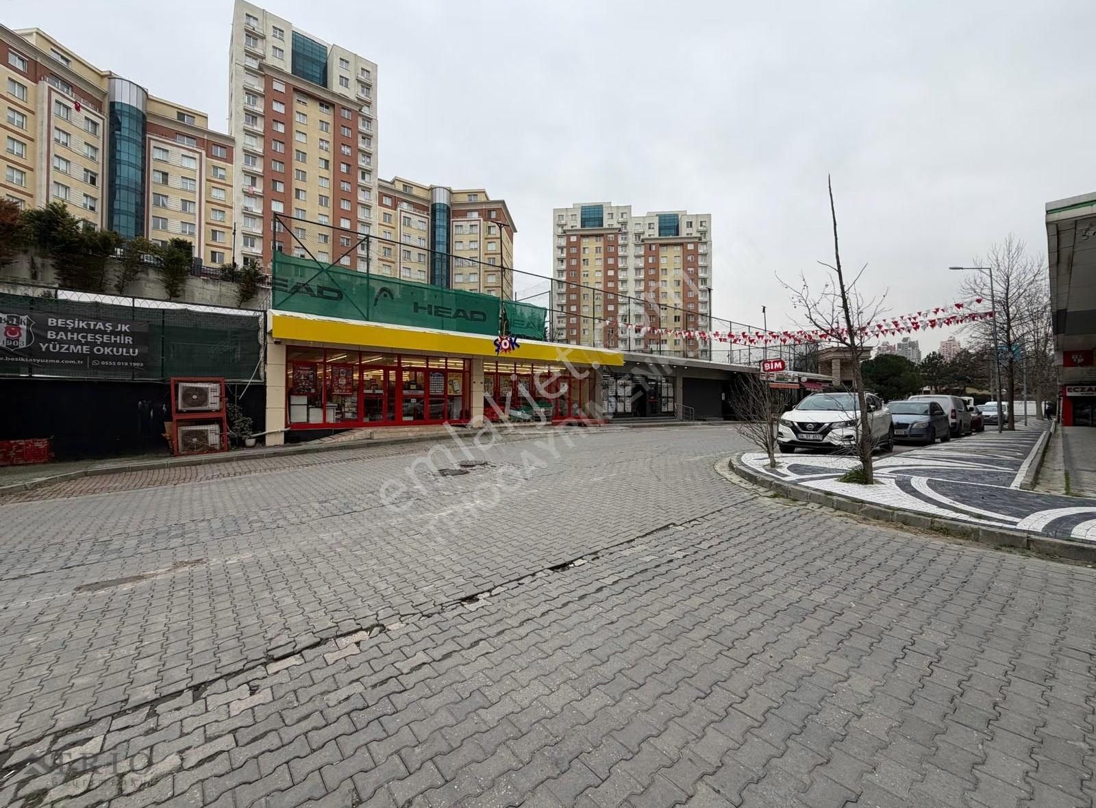 Bahçeşehir Hillpark Çarşı Vitrinli Giriş Kiralık Dükkan - Görsel 8
