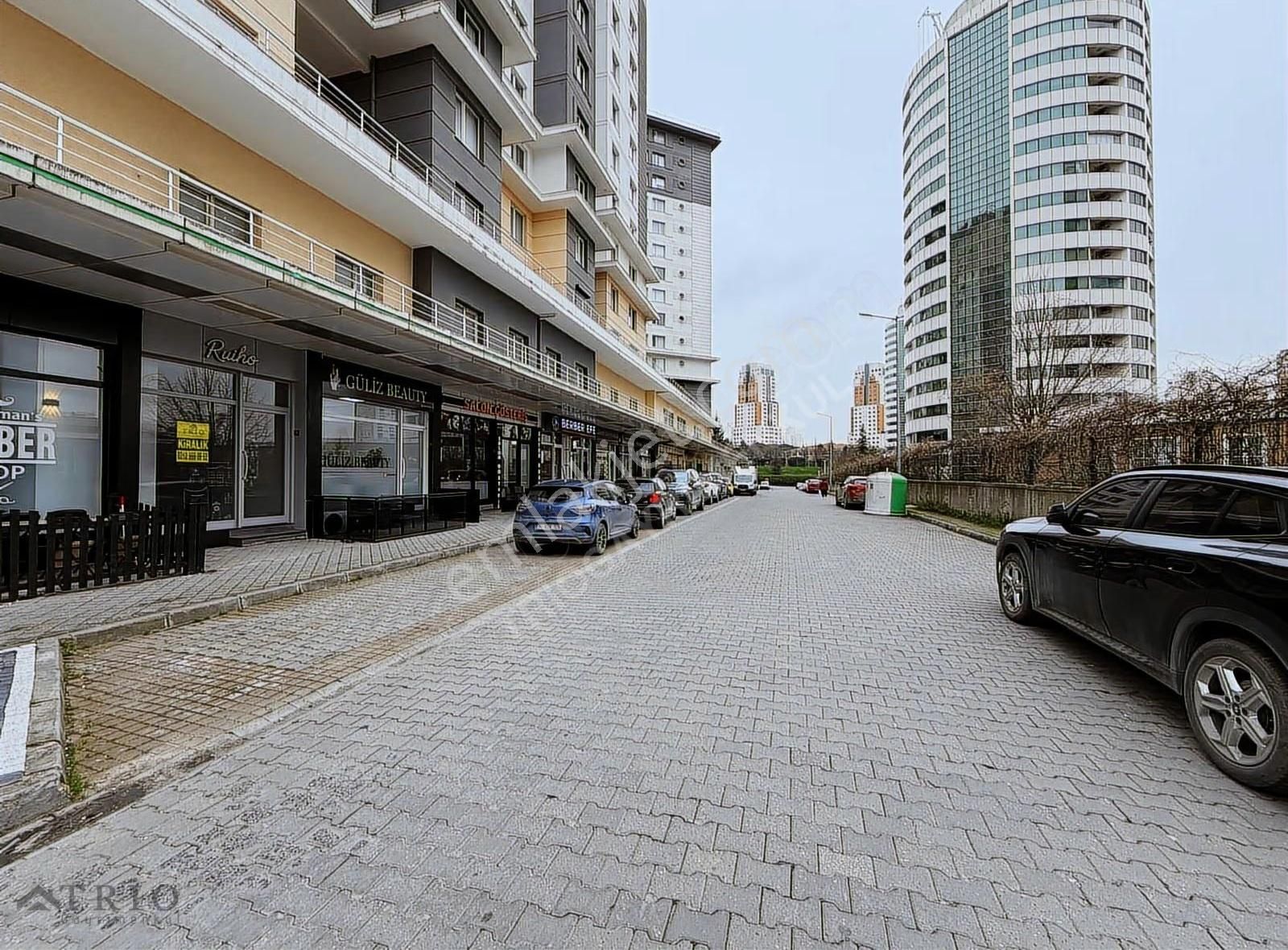 Bahçeşehir Hillpark Çarşı Vitrinli Giriş Kiralık Dükkan - Görsel 13