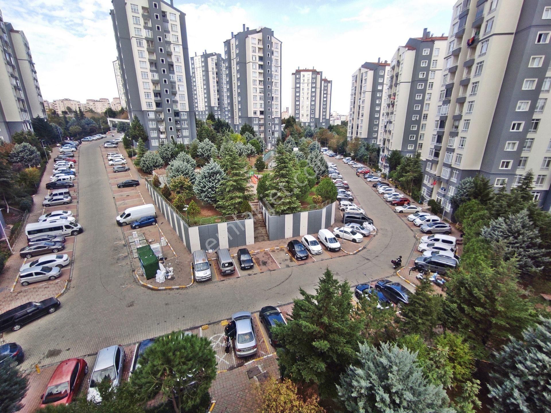 Başakşehir Kayabaşı Mah 7, Bölgede Site İçinde 2+1- 5,kat Daire