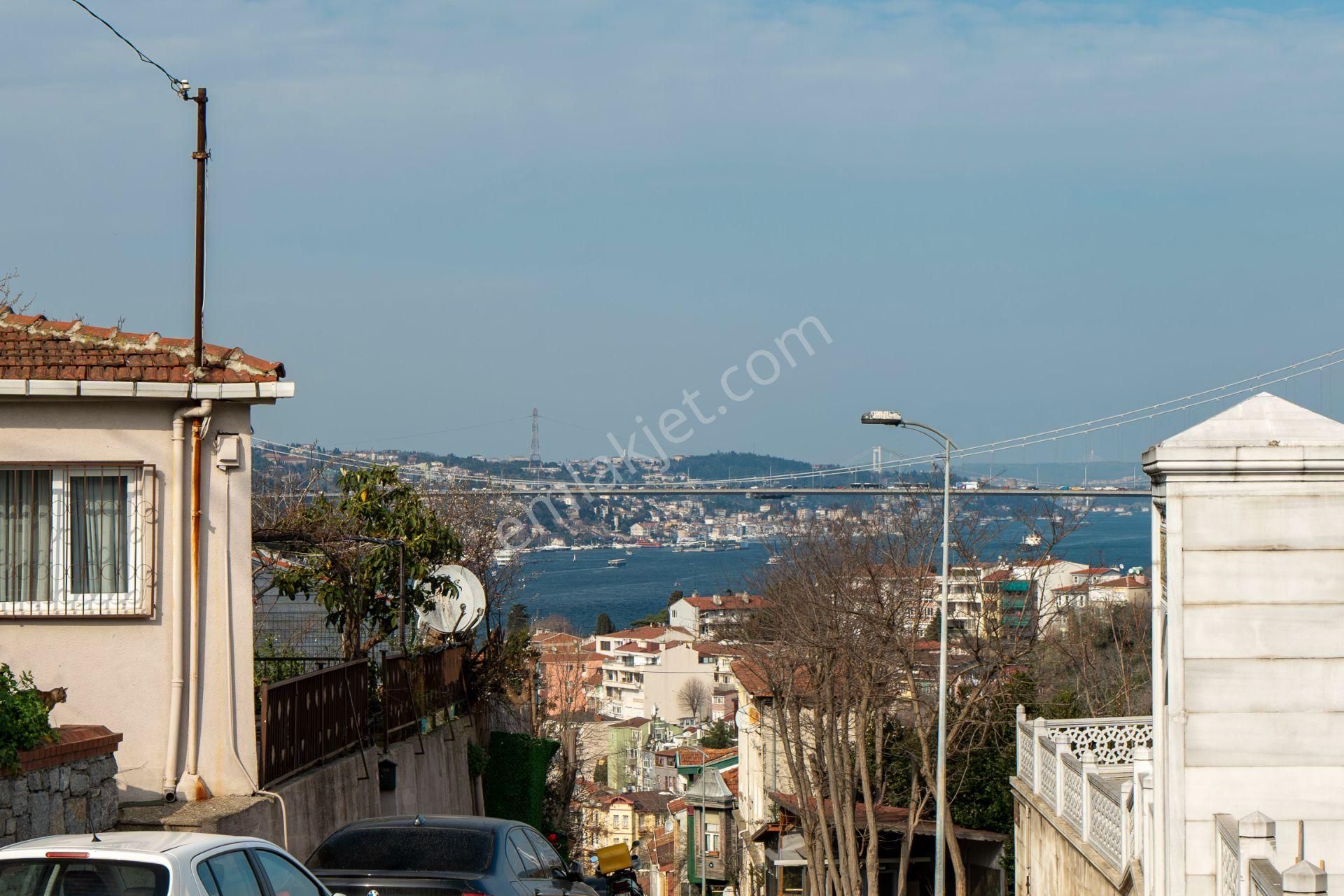 Üsküdar Kuzguncuk 'da Boğaz Ve Doğa Manzaralı Satılık 2+1 Daire