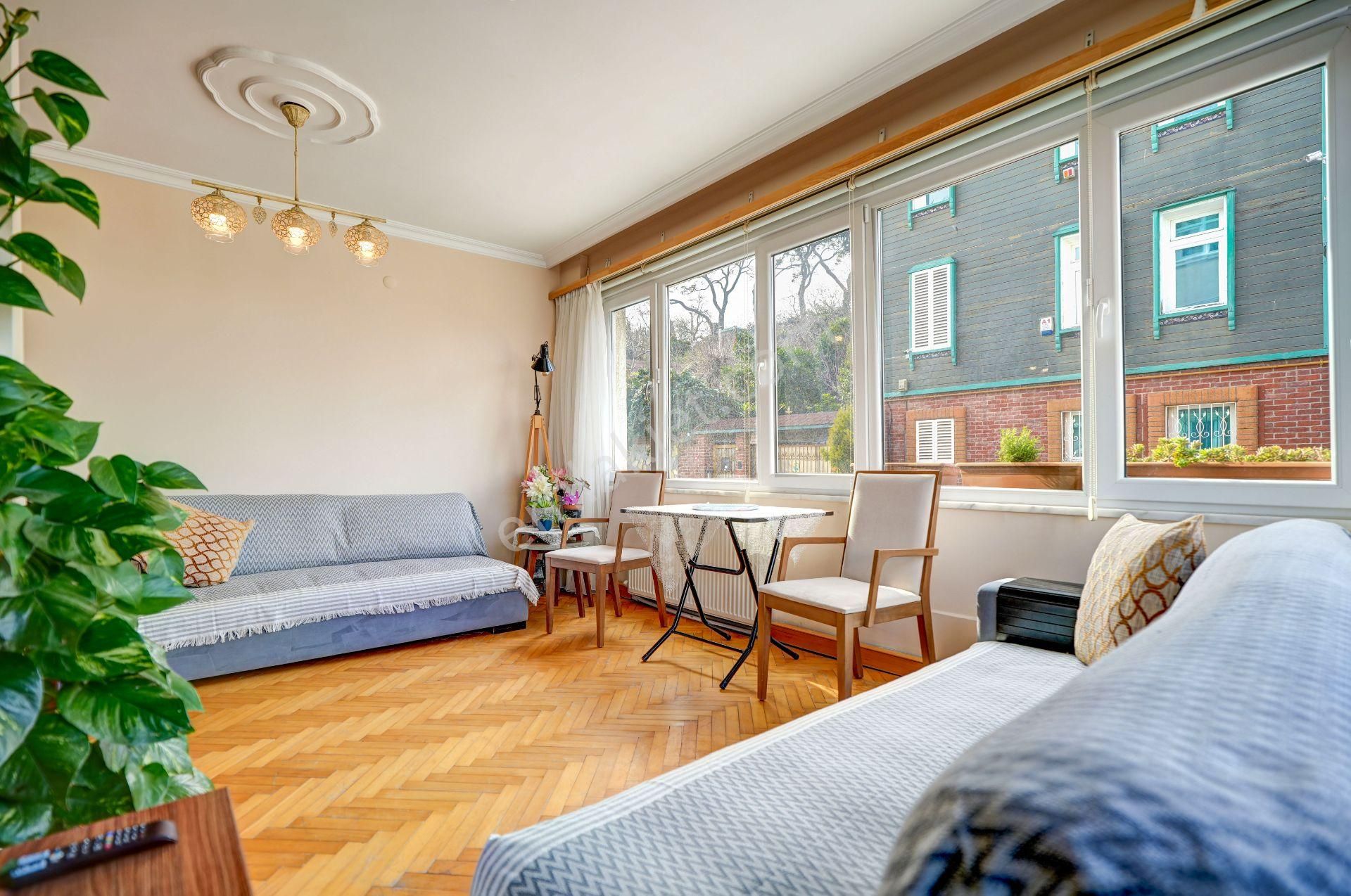 Üsküdar Kuzguncuk 'da Boğaz Ve Doğa Manzaralı Satılık 2+1 Daire - Görsel 13