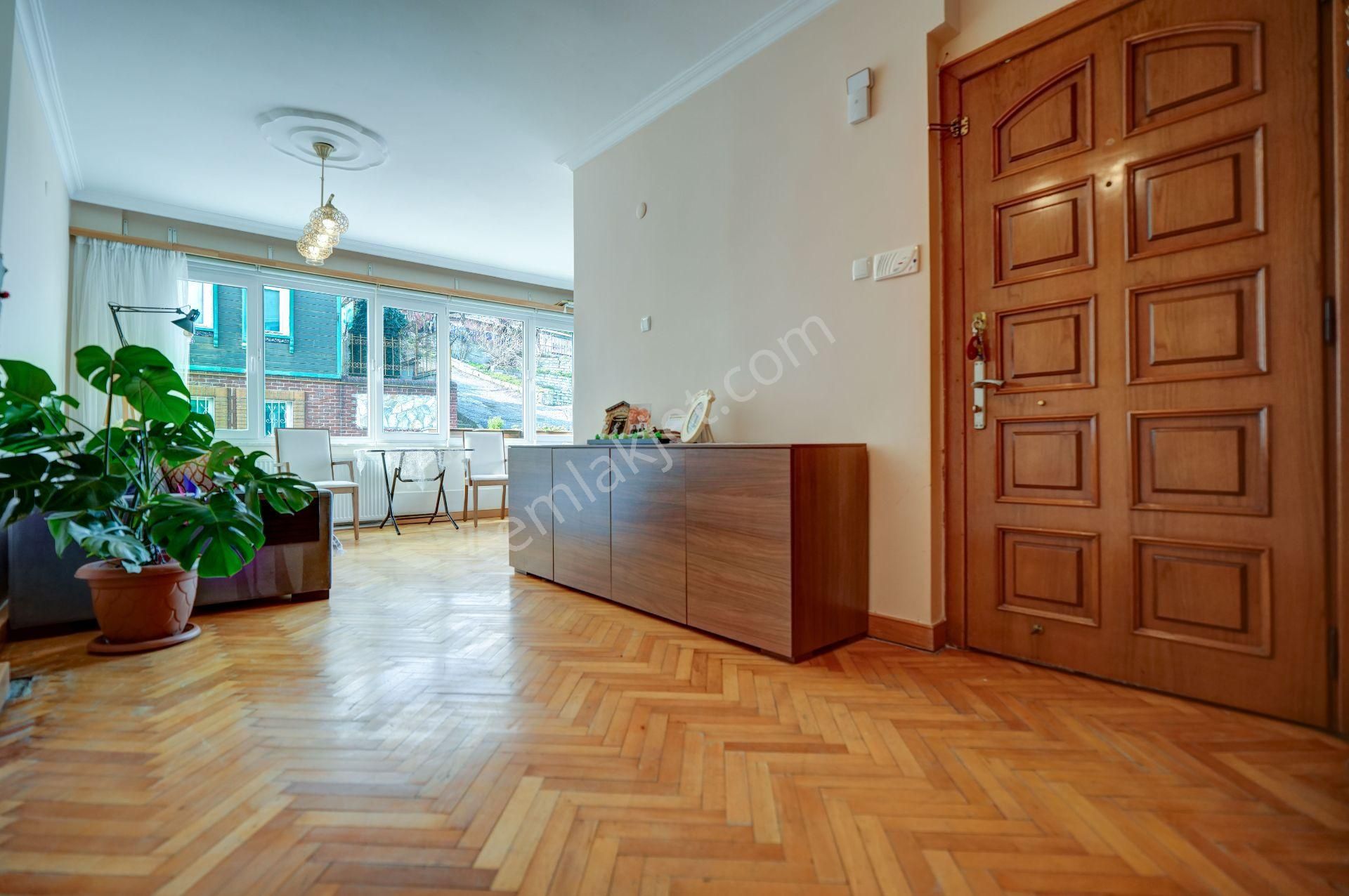 Üsküdar Kuzguncuk 'da Boğaz Ve Doğa Manzaralı Satılık 2+1 Daire - Görsel 5