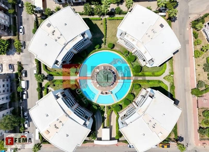 Lüks Donanımlı Sitede Satılık 4+1 Rezidans - For Sale - Görsel 34