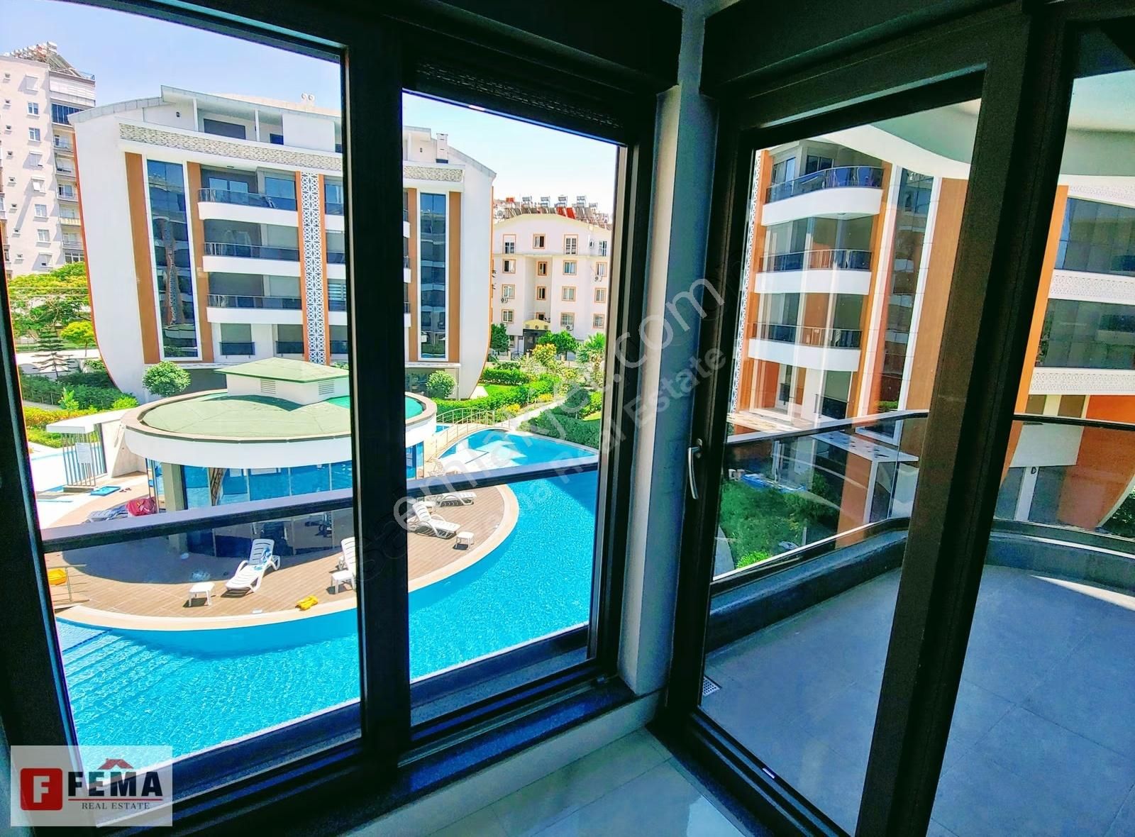 Lüks Donanımlı Sitede Satılık 4+1 Rezidans - For Sale - Görsel 32