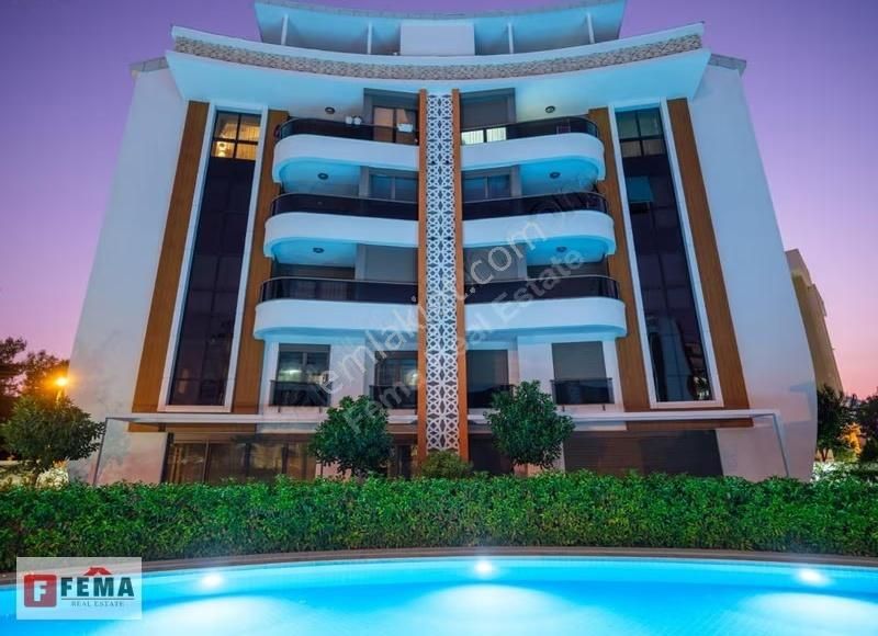 Lüks Donanımlı Sitede Satılık 4+1 Rezidans - For Sale - Görsel 20
