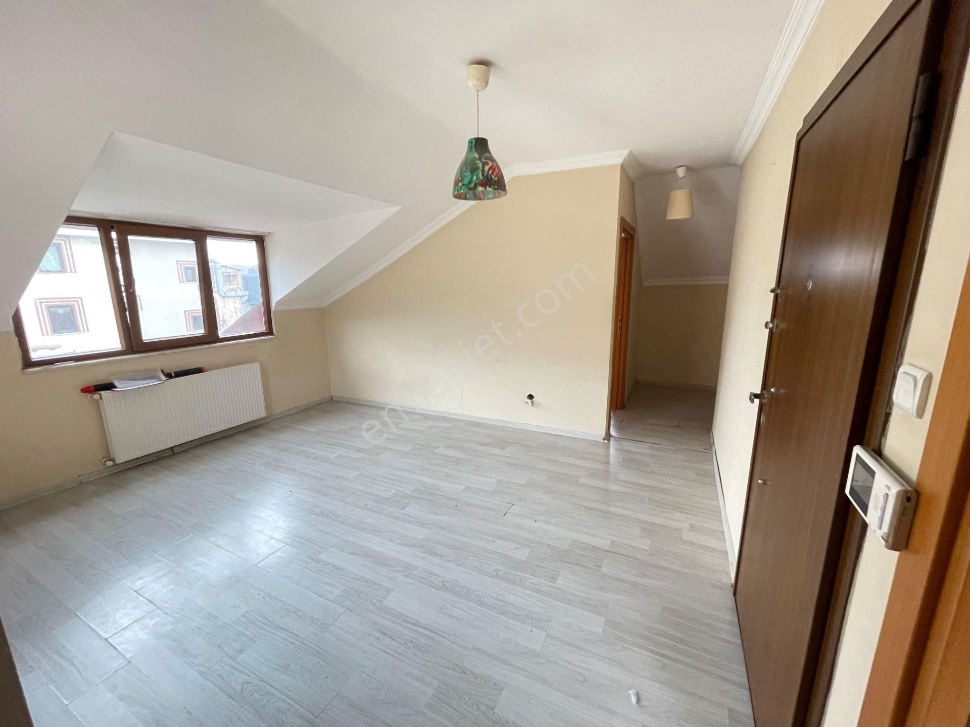 Kayışdağı Mah. 7tepe Üni. Yürüme Mesfsnd Manzaralı Çatı Katı 1+1 - Görsel 15
