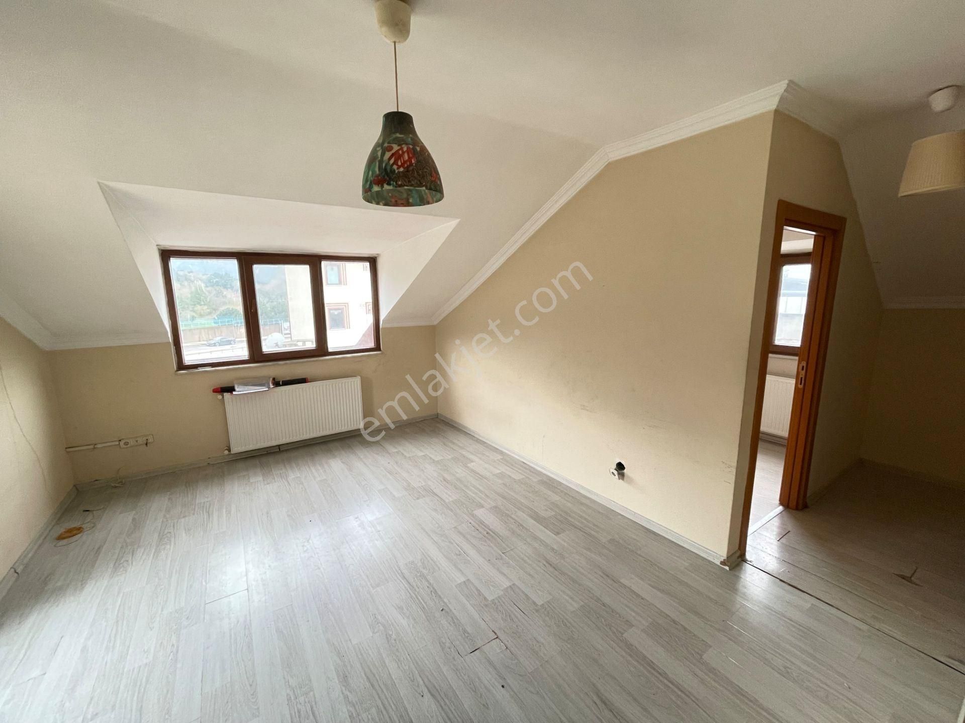 Kayışdağı Mah. 7tepe Üni. Yürüme Mesfsnd Manzaralı Çatı Katı 1+1 - Görsel 2