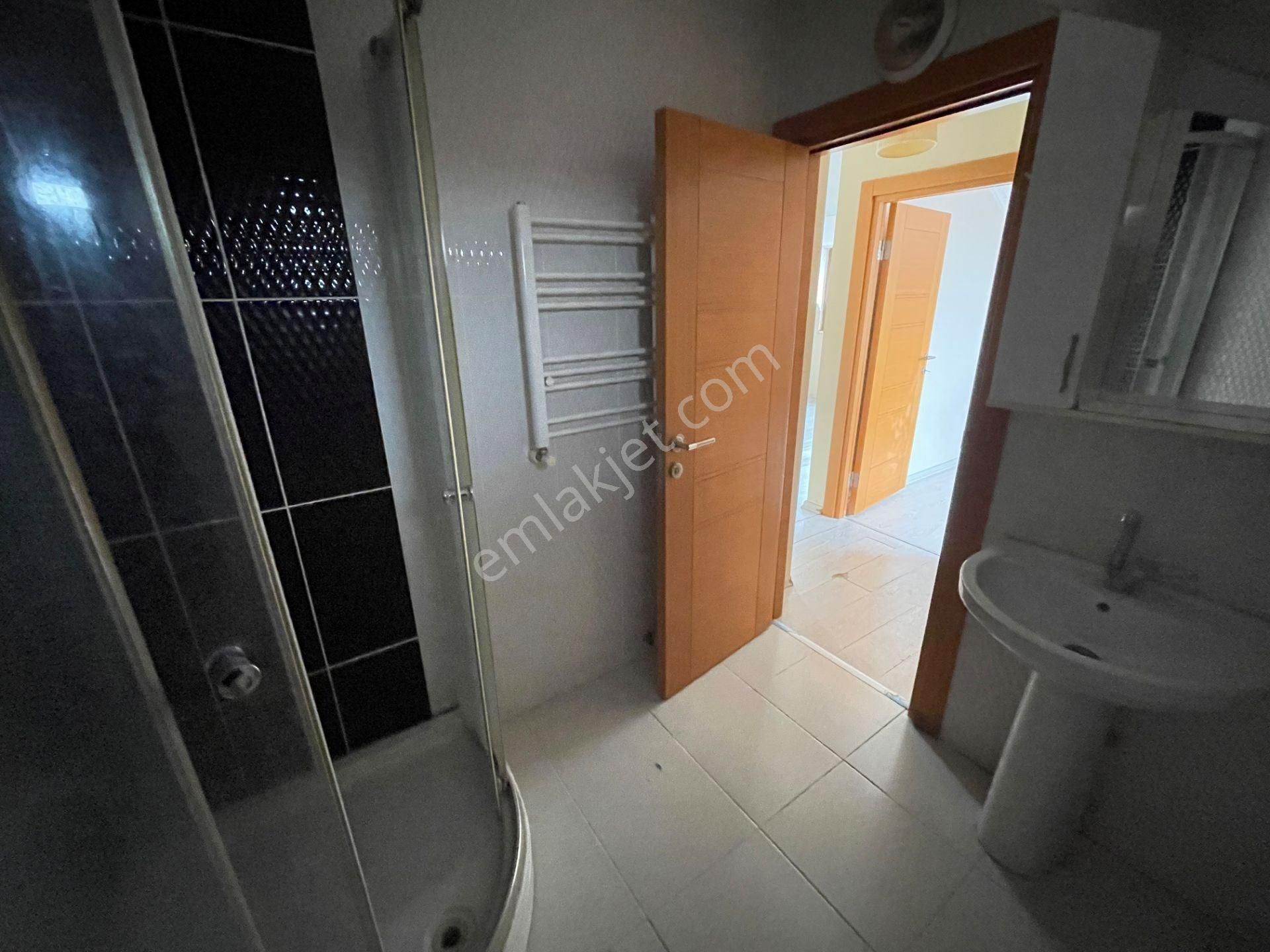 Kayışdağı Mah. 7tepe Üni. Yürüme Mesfsnd Manzaralı Çatı Katı 1+1 - Görsel 19