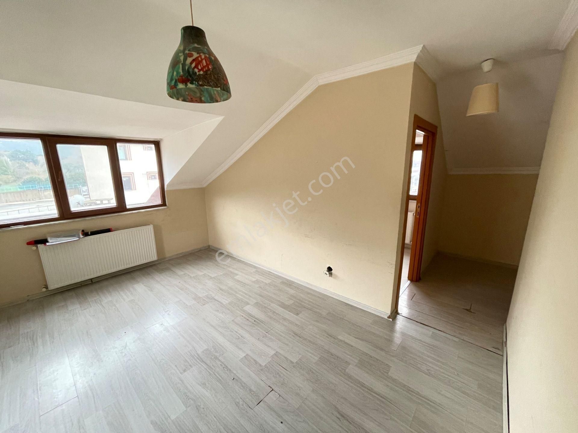 Kayışdağı Mah. 7tepe Üni. Yürüme Mesfsnd Manzaralı Çatı Katı 1+1 - Görsel 3