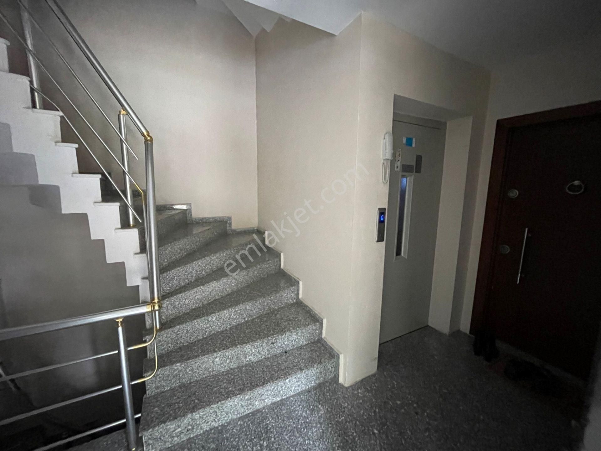 Kayışdağı Mah. 7tepe Üni. Yürüme Mesfsnd Manzaralı Çatı Katı 1+1 - Görsel 26