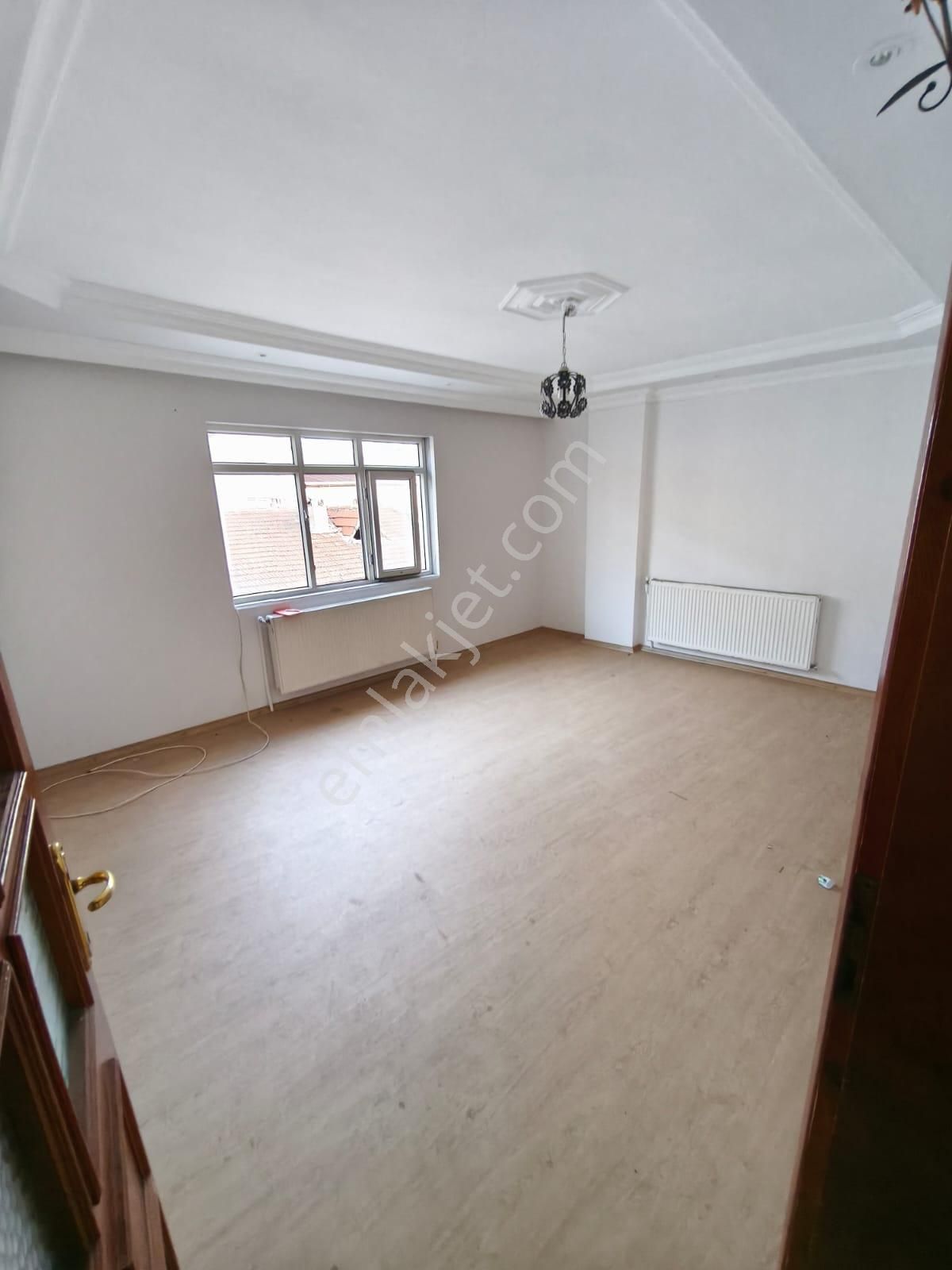 Cebeci Mah.ali Cevat Okulu Yan Sokağı 115 M2 Daire 2+1 Kiralık