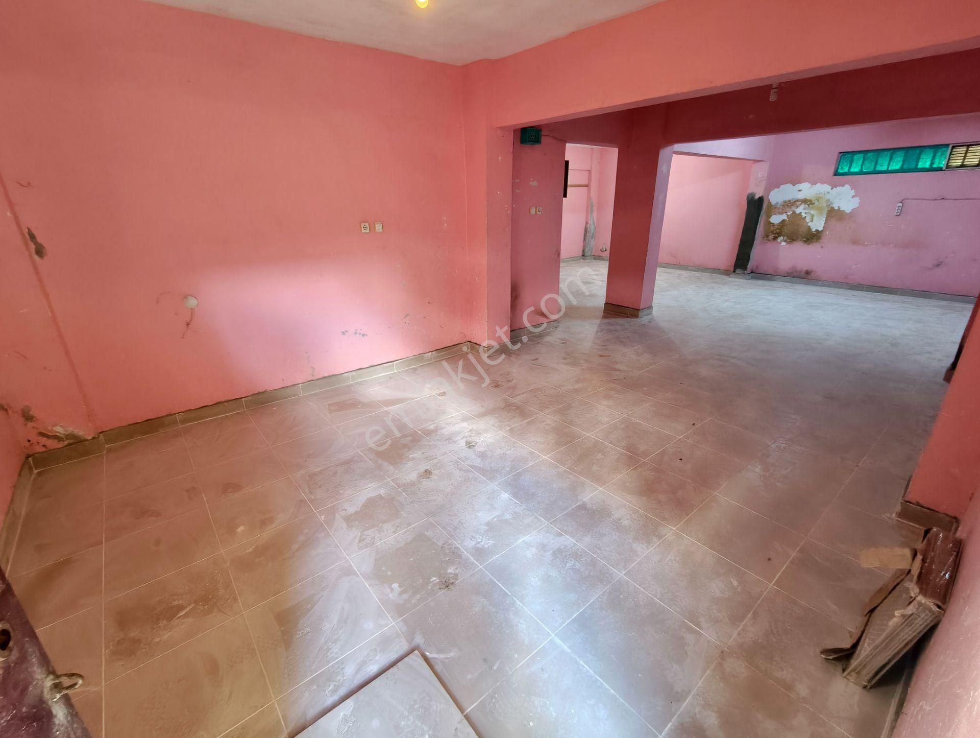 Balcıoğlundan Kocatepe Mahallesinde Depoya Kiralık Yarı Bodrum Dükkan
