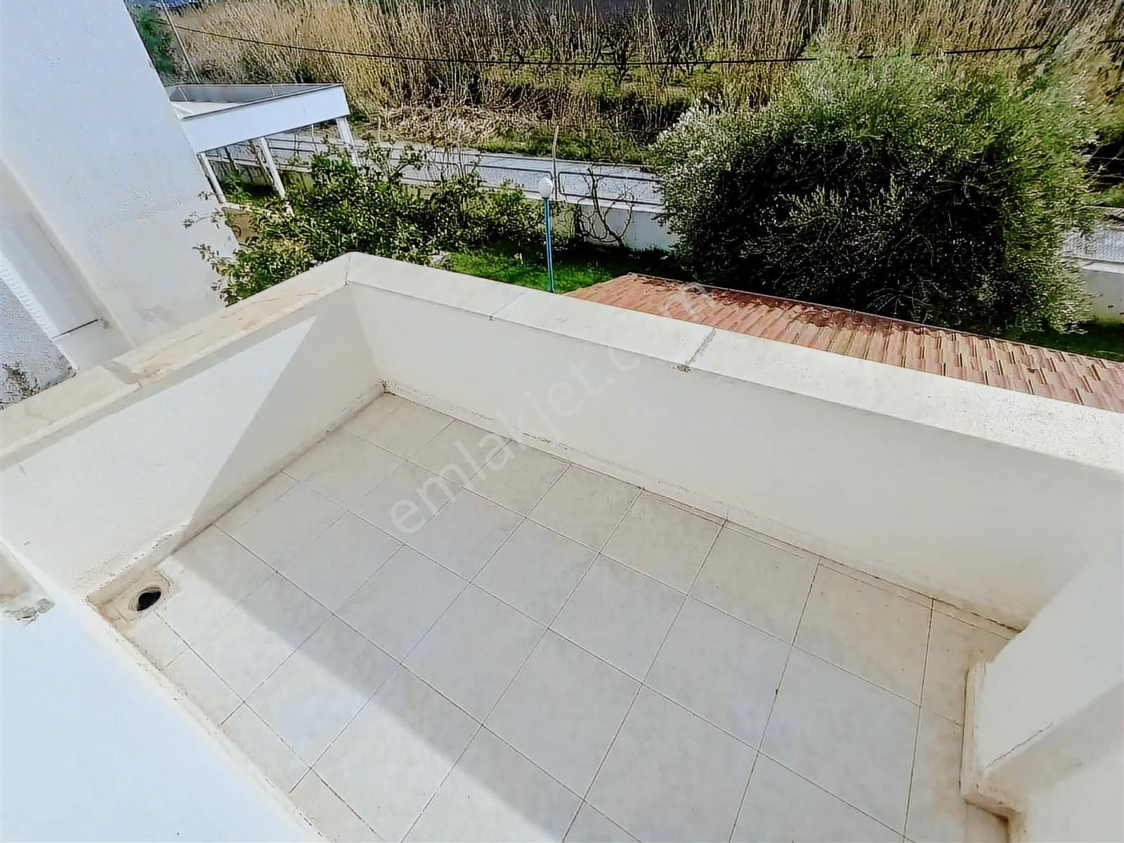 Kuşadası Davutlar'da Havuzlu Sitede Satılık 4+1 Tripleks Yazlık - Görsel 24