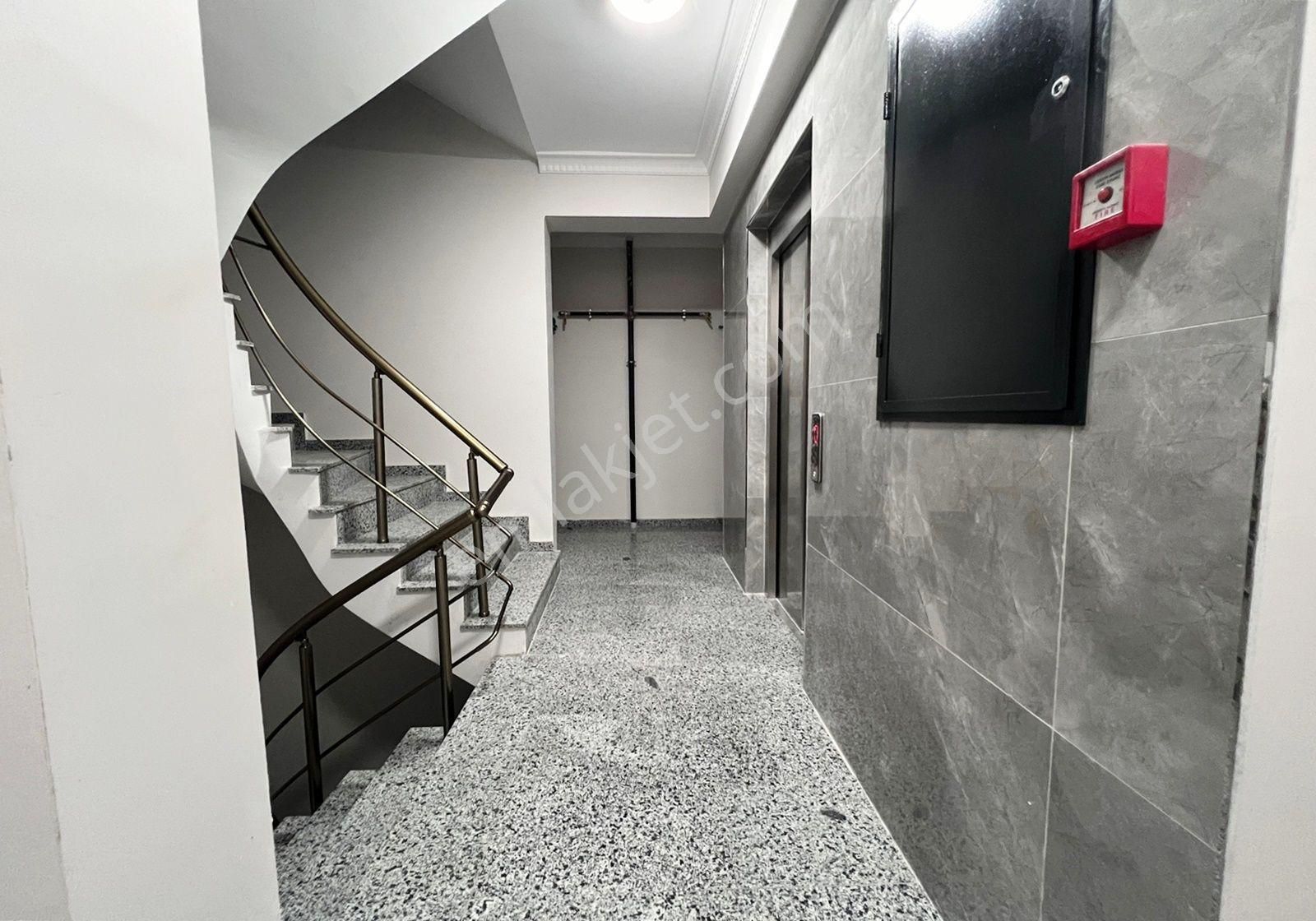 Weal World' Den Metrobüs Yakını, K.otoparklı, Yeni Binada, Ön Cephe, Lüks Dubleks ... - Görsel 2