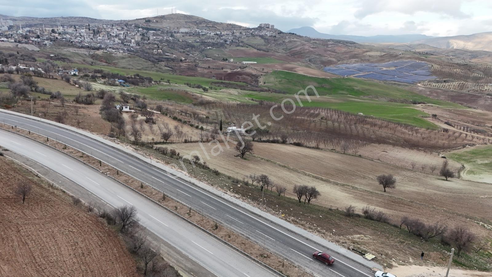 Hakev'den Besni - Adıyaman Yolunda Satılık Benzin İstas. Arsası - Görsel 2