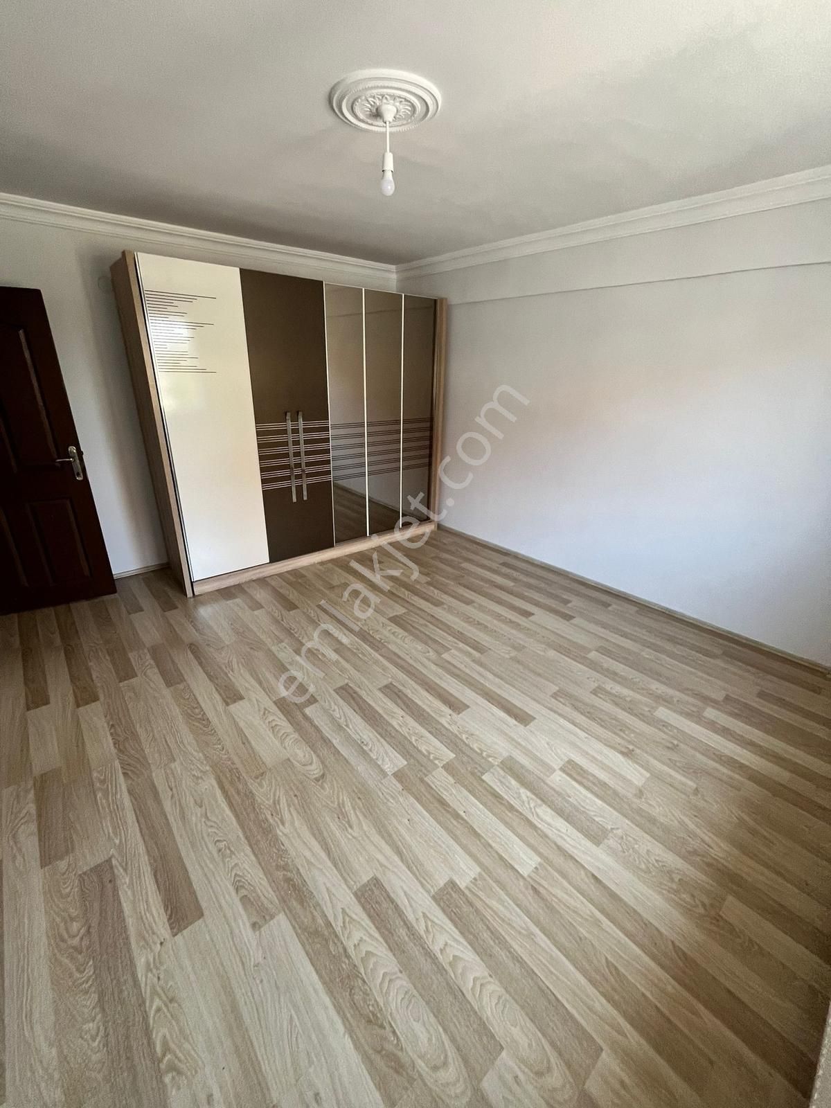 Karapürçek Cadde Üzeri Ön Cephe Katta Asansörlü 135 Mt 3+1 Daire - Görsel 18