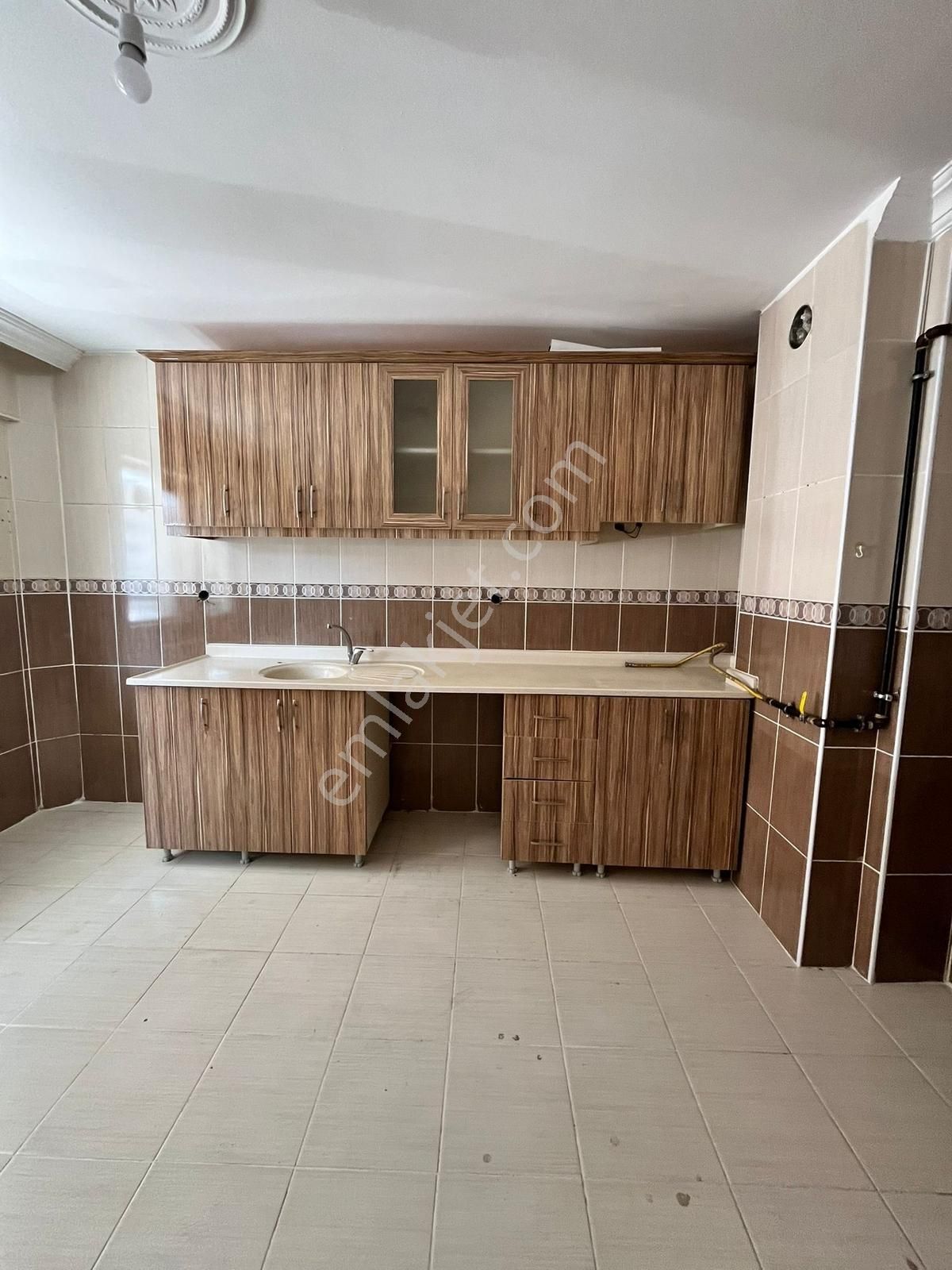 Karapürçek Cadde Üzeri Ön Cephe Katta Asansörlü 135 Mt 3+1 Daire