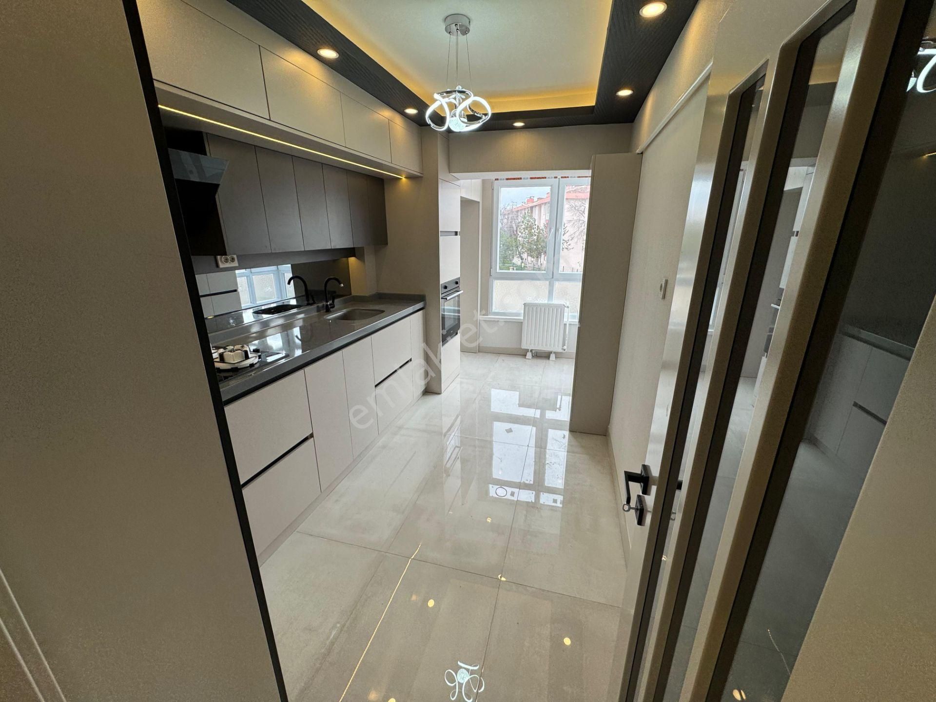 Ahi Evran Mahallesinde 3+1 Katta Full Yapılı Daire! - Görsel 2