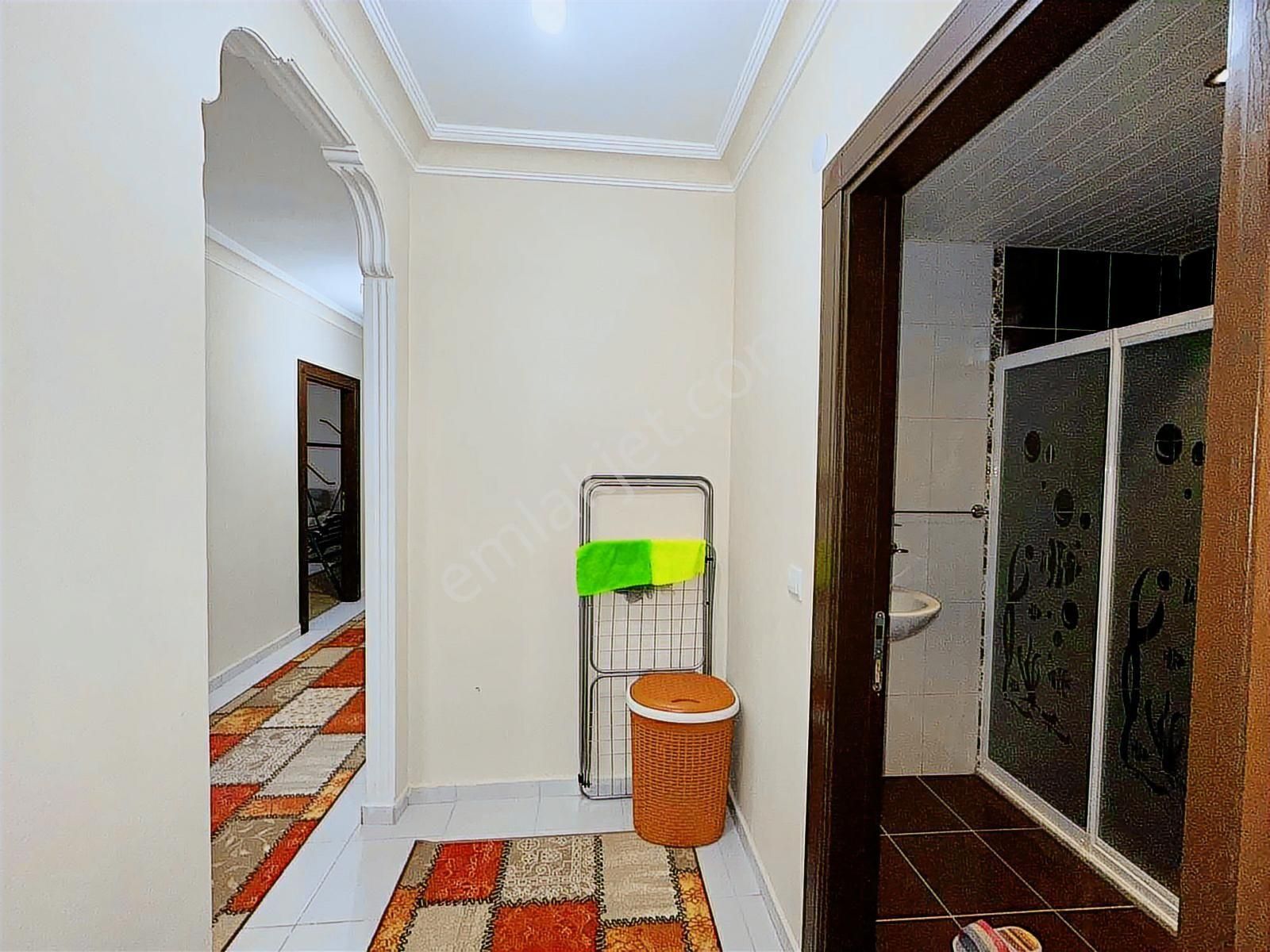 Mahmutlar'da Geniş 3+1 Eşyalı Ayrı Mutfak Daire