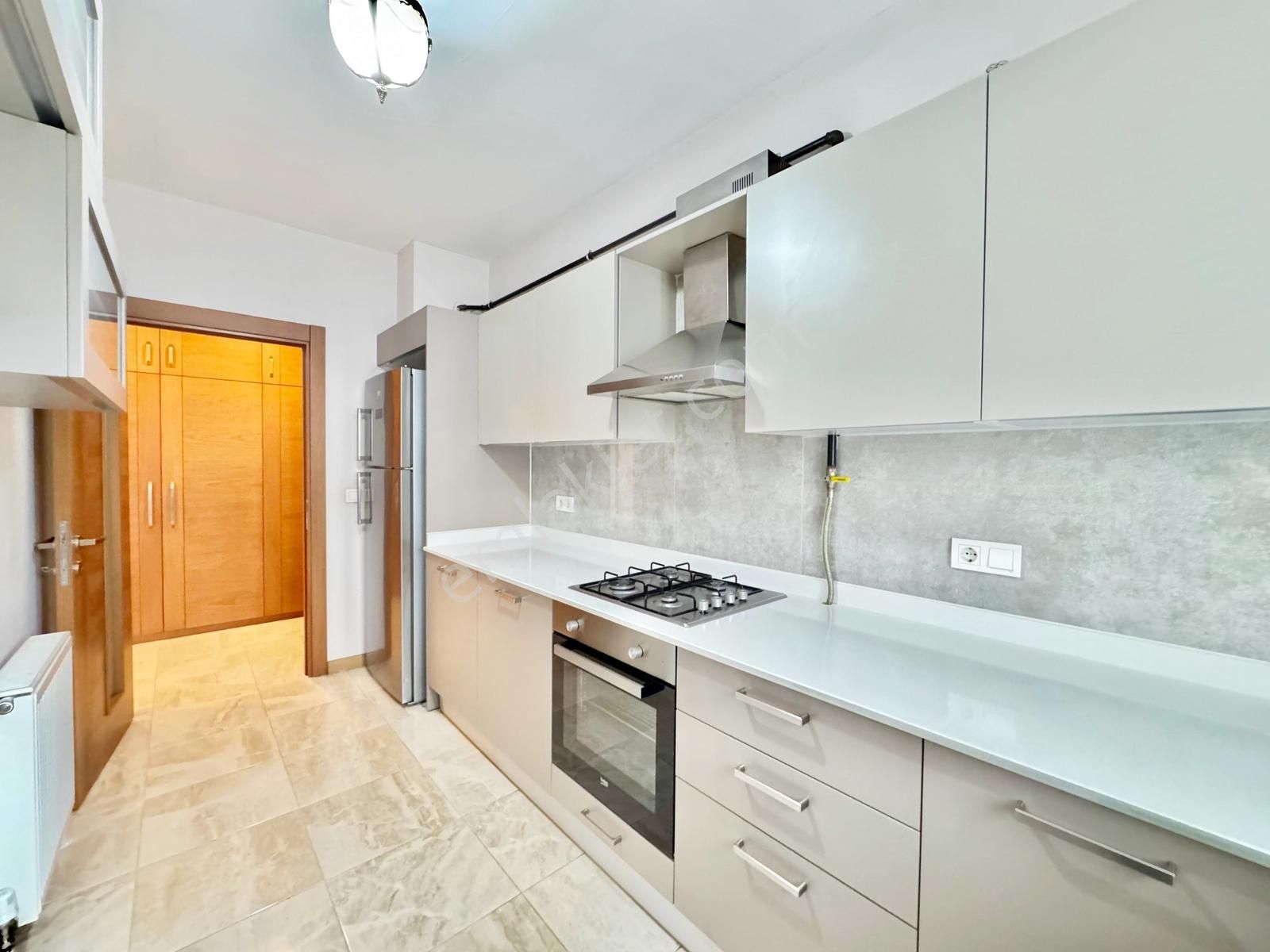 Suadiye'de 3+1 Net 95m2 Ebv Banyolu Balkonlu Boş Fırsat - Görsel 16