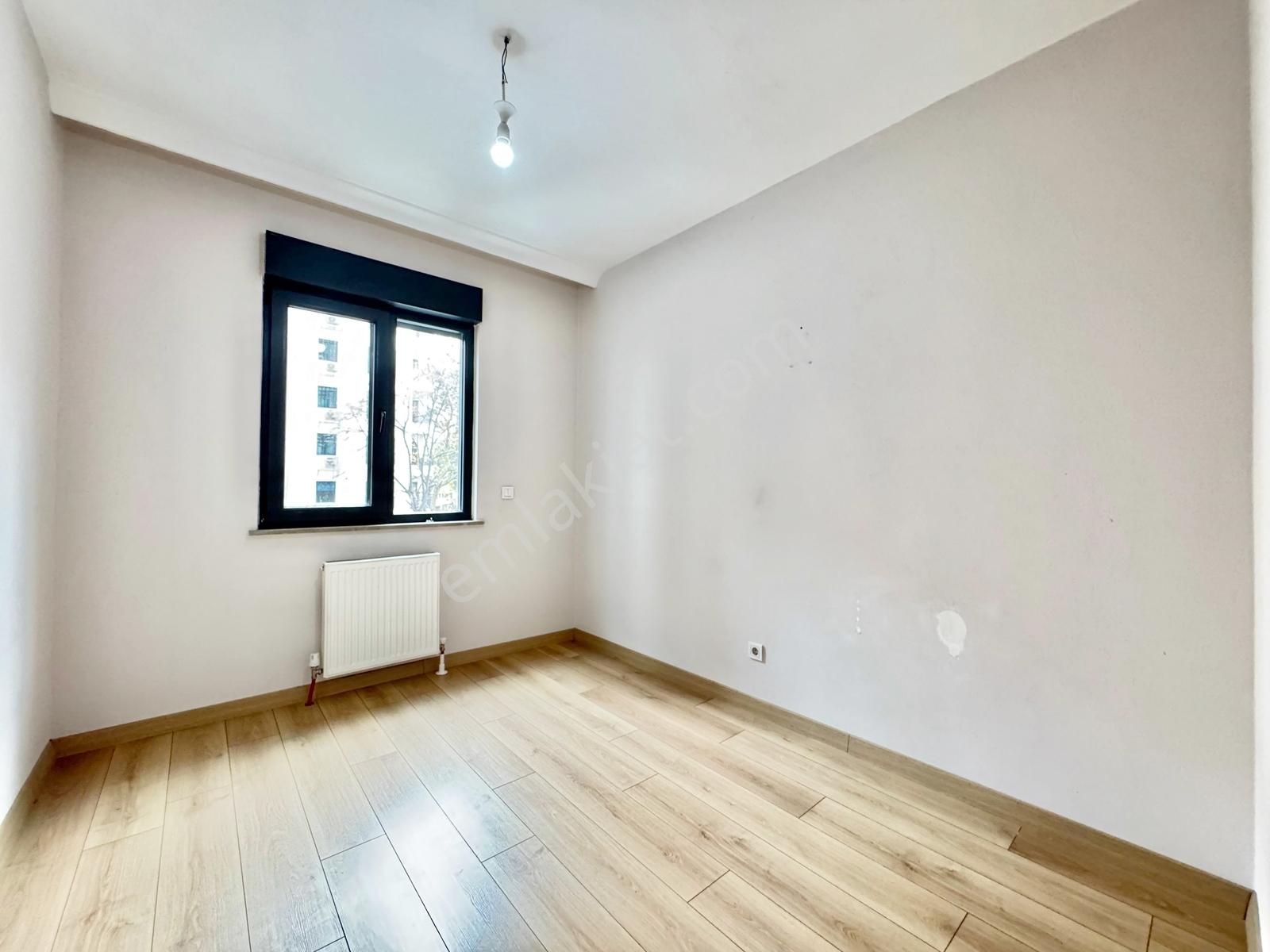 Suadiye'de 3+1 Net 95m2 Ebv Banyolu Balkonlu Boş Fırsat - Görsel 23