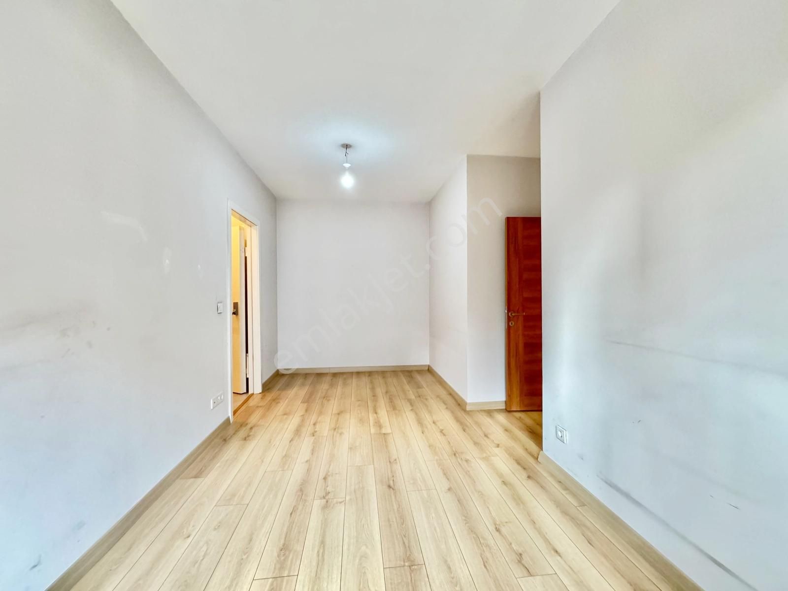 Suadiye'de 3+1 Net 95m2 Ebv Banyolu Balkonlu Boş Fırsat - Görsel 5