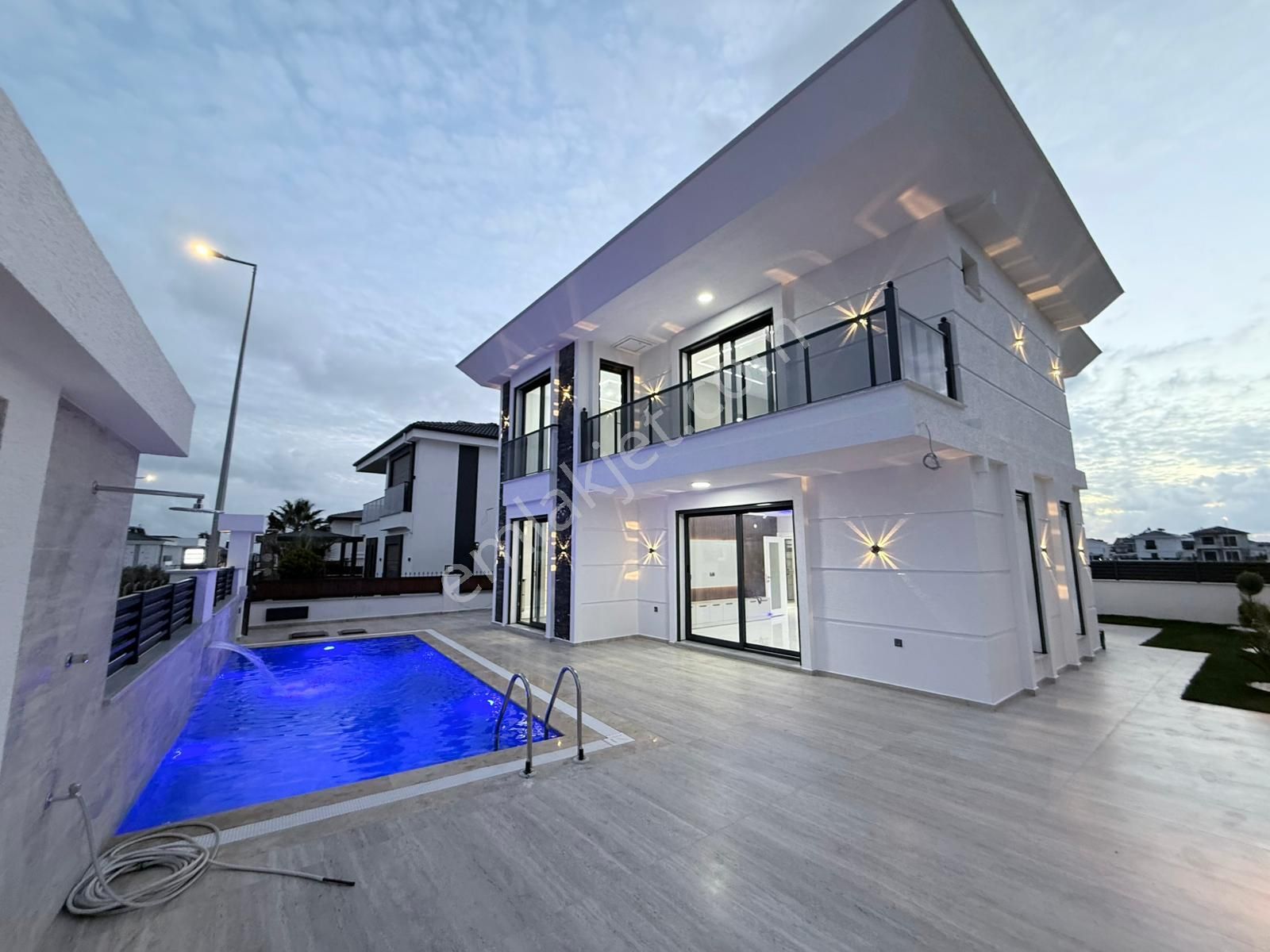 Didim Efeler Mahallesi’nde Tam Müstakil Havuzlu Lüks Villa! - Görsel 15