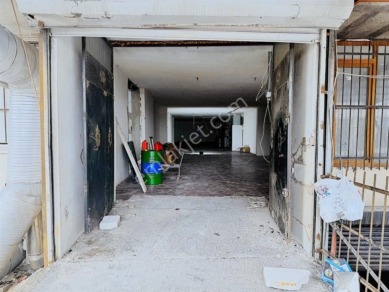 Arnavutköy Merkezde Kiralık Dükkan