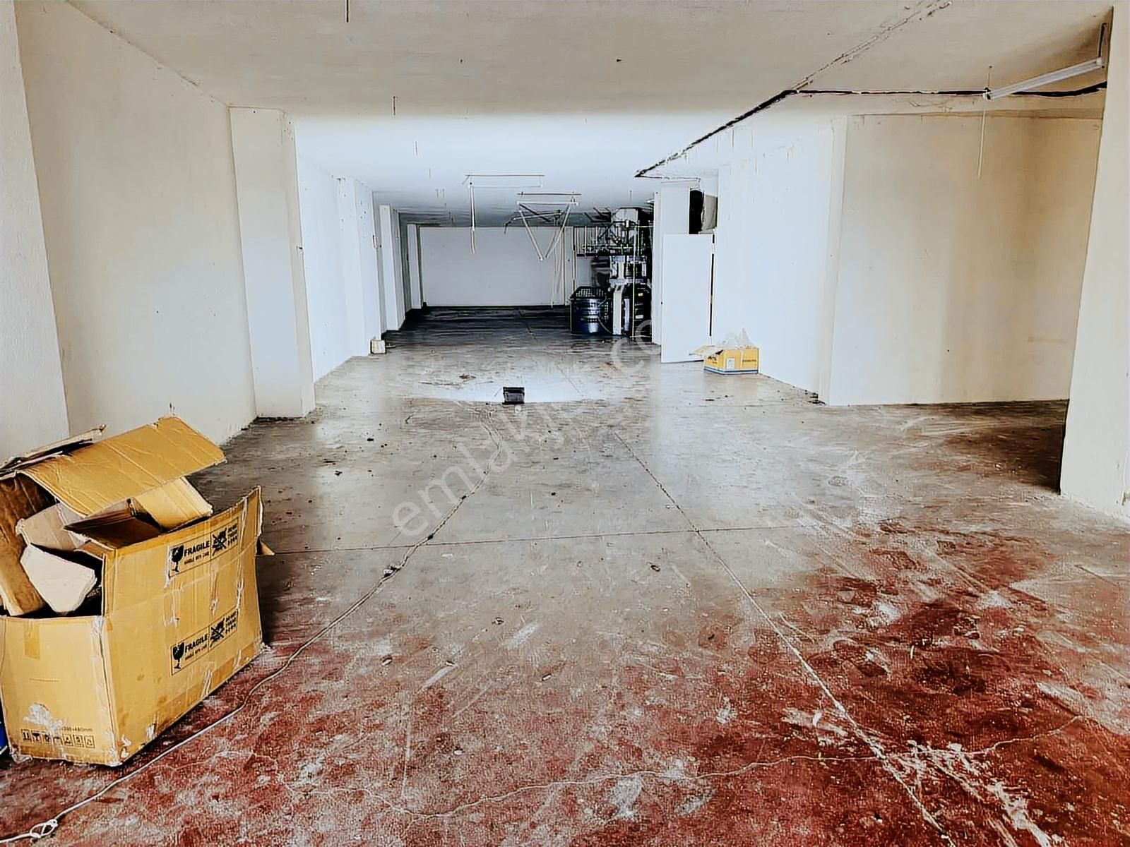 Arnavutköy Merkezde Kiralık Dükkan - Görsel 10