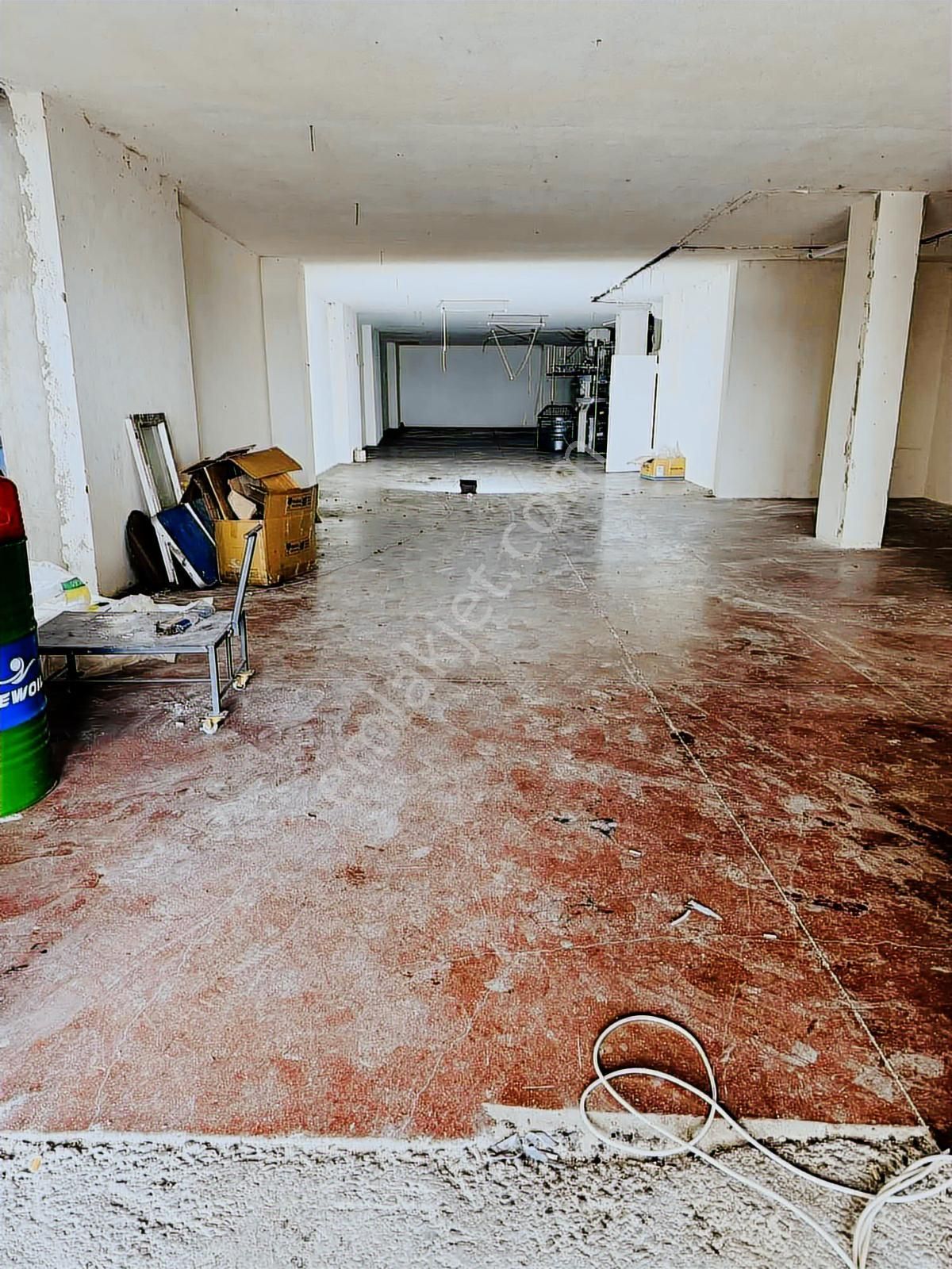 Arnavutköy Merkezde Kiralık Dükkan - Görsel 2