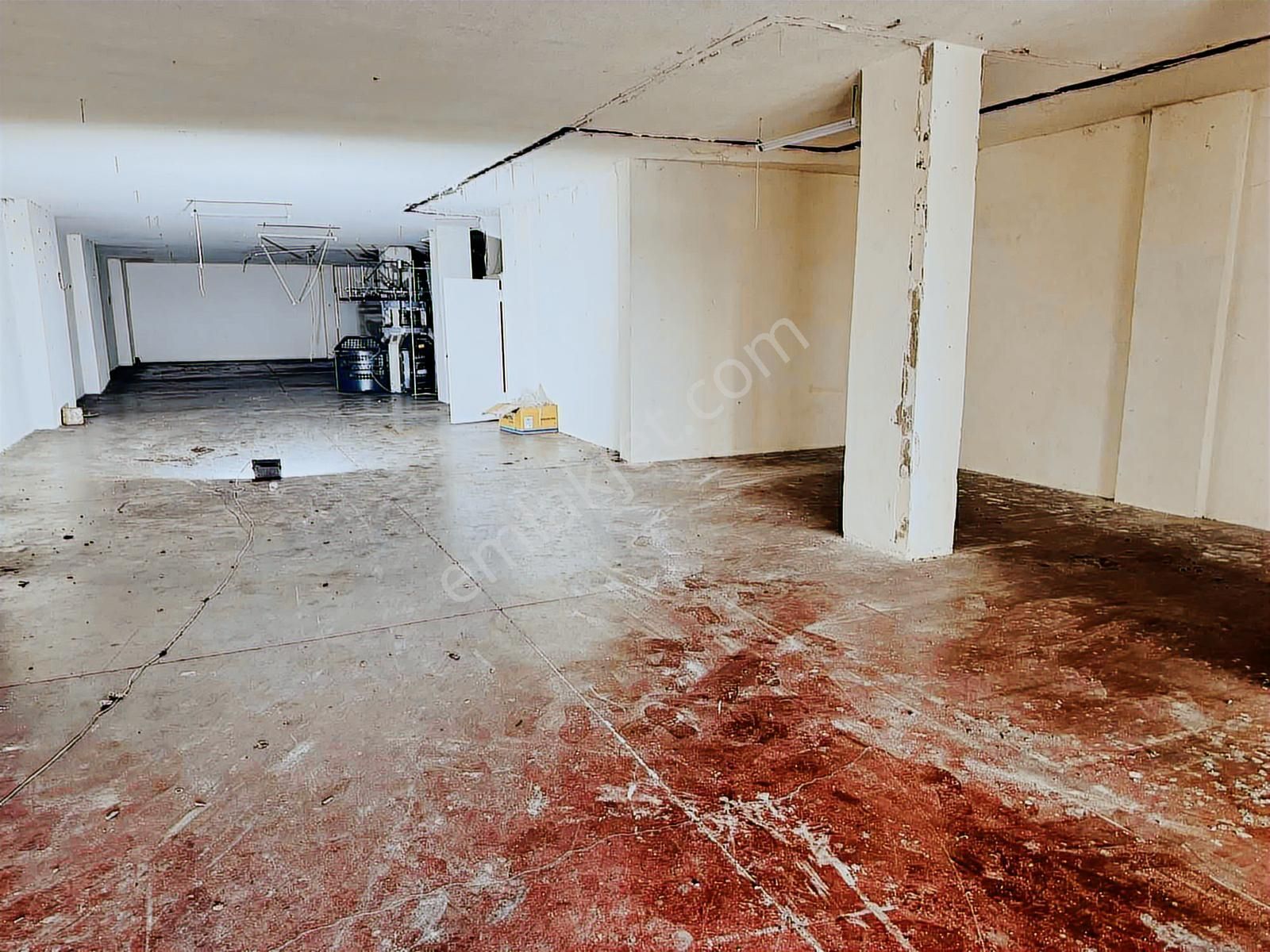 Arnavutköy Merkezde Kiralık Dükkan - Görsel 3