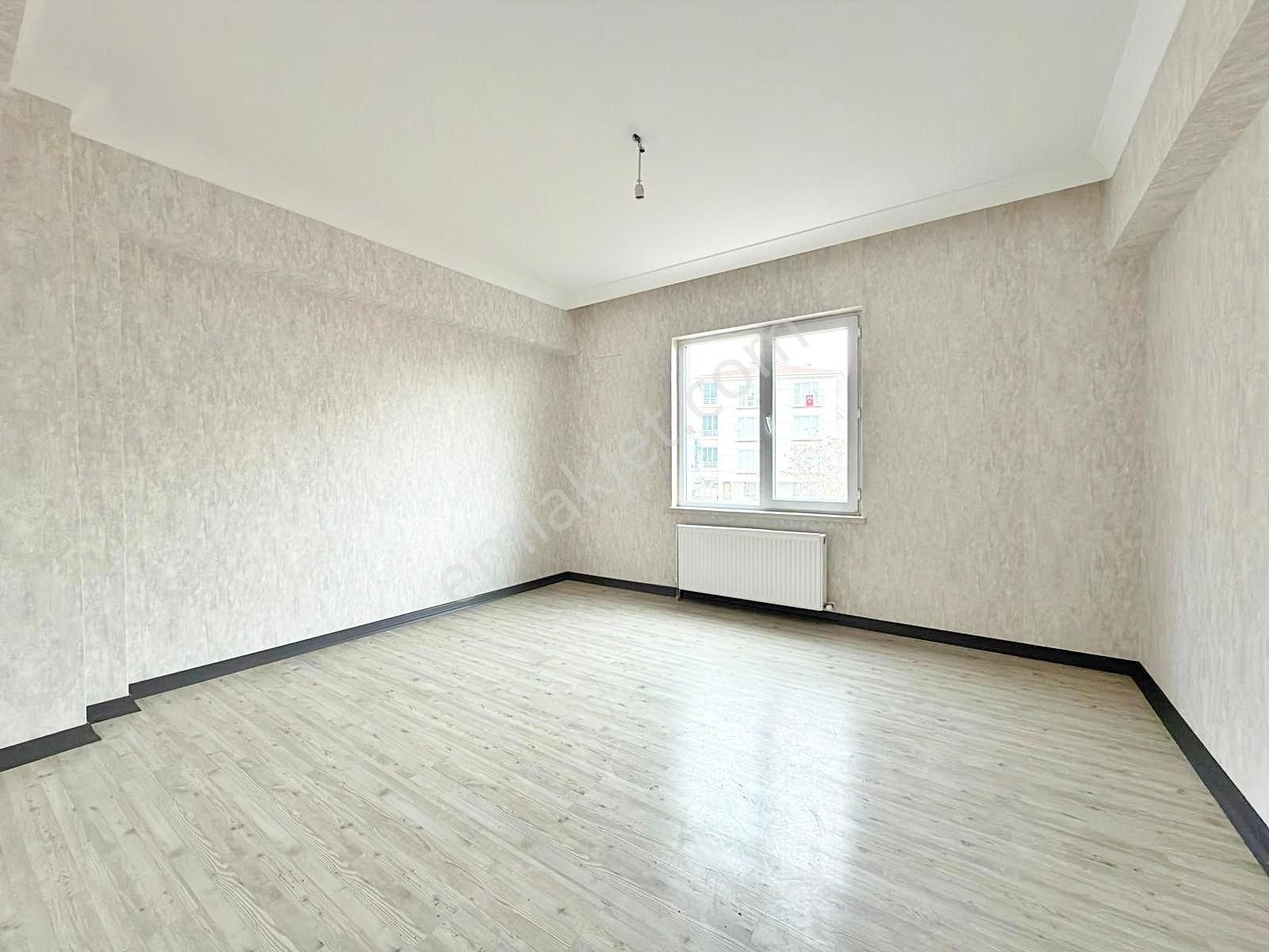 Yuvam'dan Ultra Geniş Merkezi Konum'dan Bulvar Üzeri 3+1 Kiralık - Görsel 12