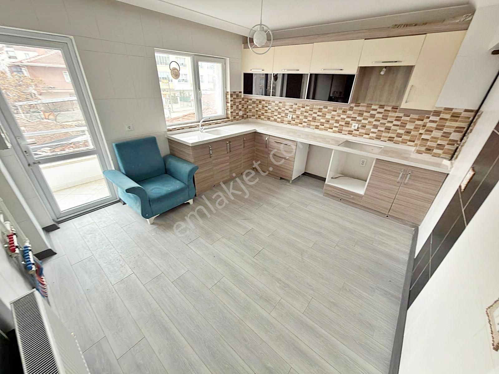 Yuvam'dan Ultra Geniş Merkezi Konum'dan Bulvar Üzeri 3+1 Kiralık