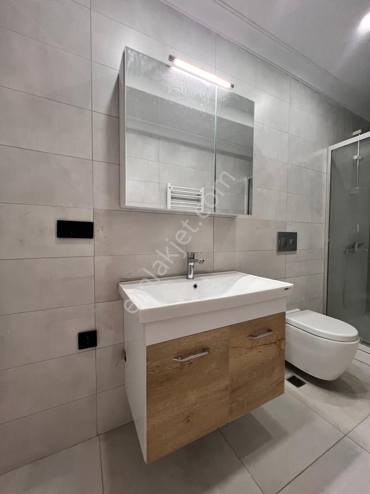 Kaçmaz'dan Cevizlide Minibüs Yolunun Dibinde Lüx Tasarlanmış 3+1 - Görsel 34