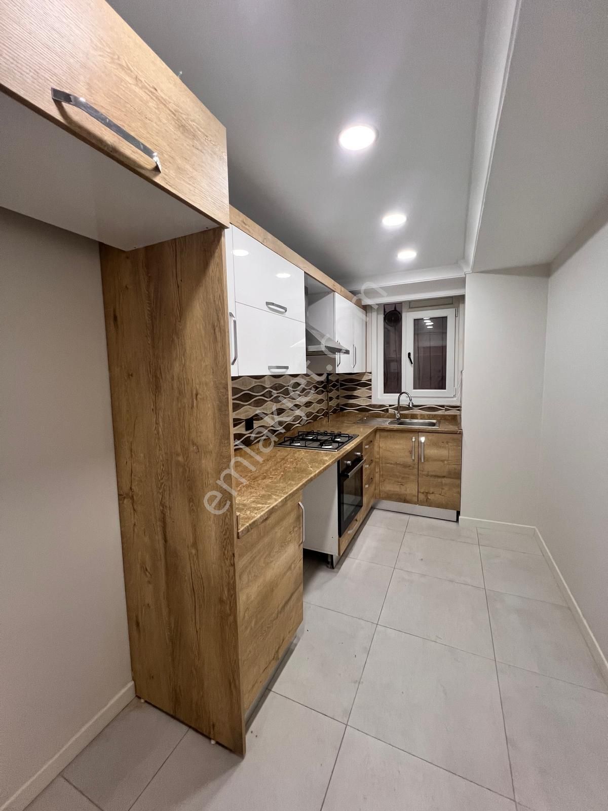 Kaçmaz'dan Cevizlide Minibüs Yolunun Dibinde Lüx Tasarlanmış 3+1 - Görsel 2