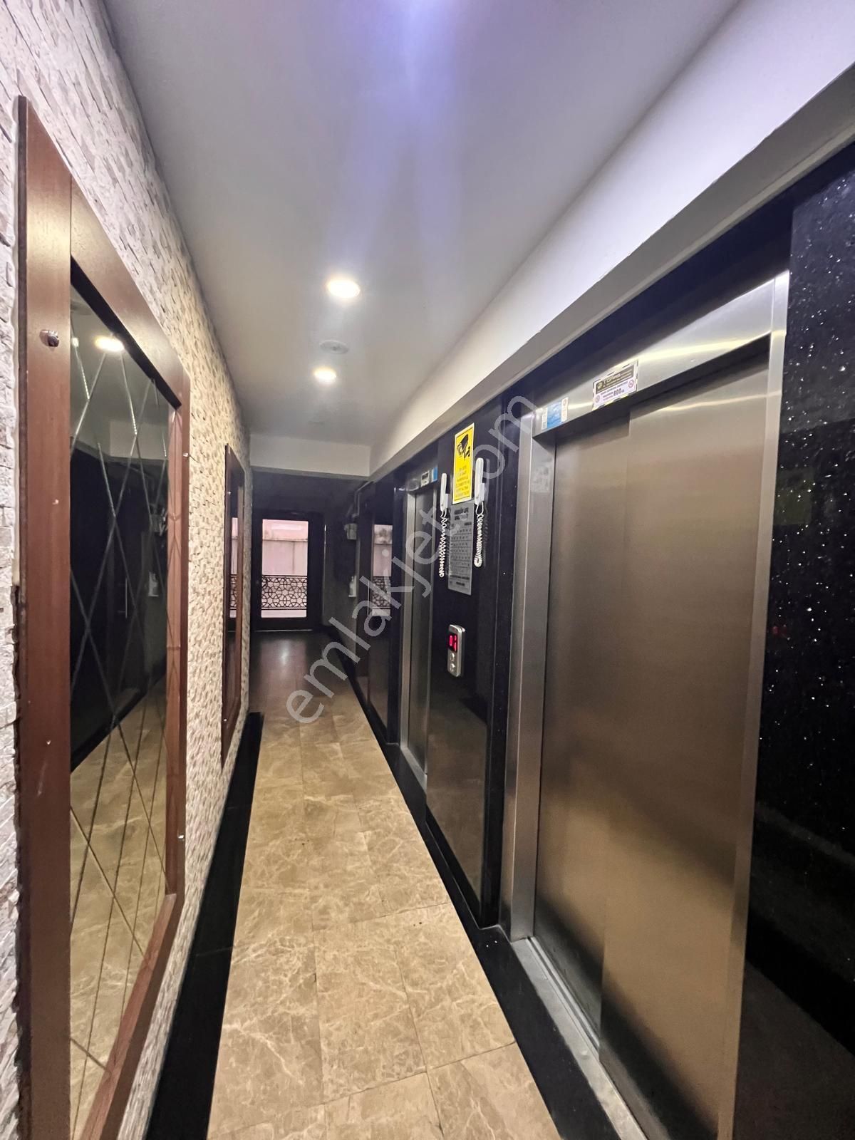 Kaçmaz'dan Cevizlide Minibüs Yolunun Dibinde Lüx Tasarlanmış 3+1 - Görsel 21