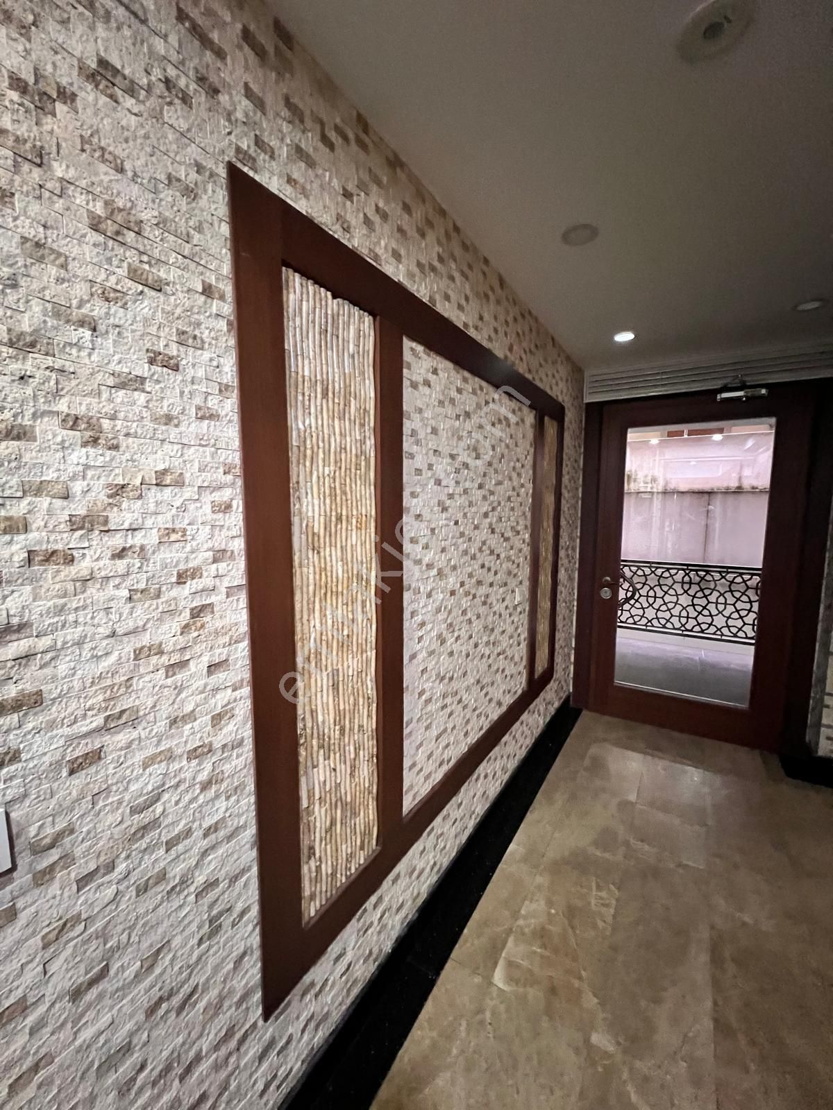 Kaçmaz'dan Cevizlide Minibüs Yolunun Dibinde Lüx Tasarlanmış 3+1 - Görsel 22