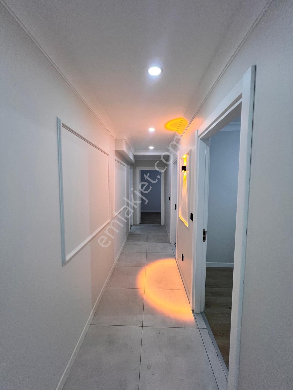 Kaçmaz'dan Cevizlide Minibüs Yolunun Dibinde Lüx Tasarlanmış 3+1 - Görsel 26